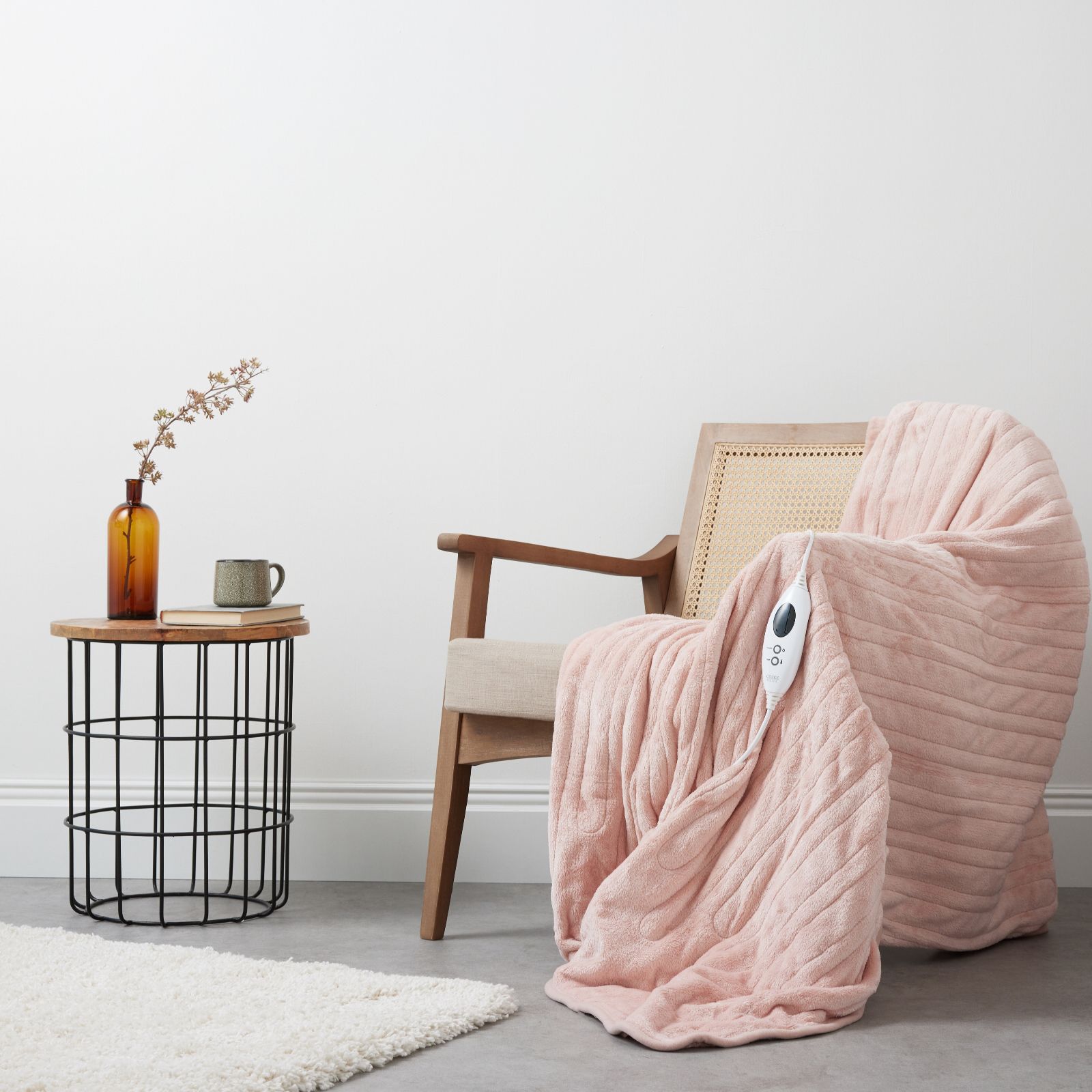 Cozee Home Faux Fur and Velvetsoft Heated Throw with 9 Heat Settings