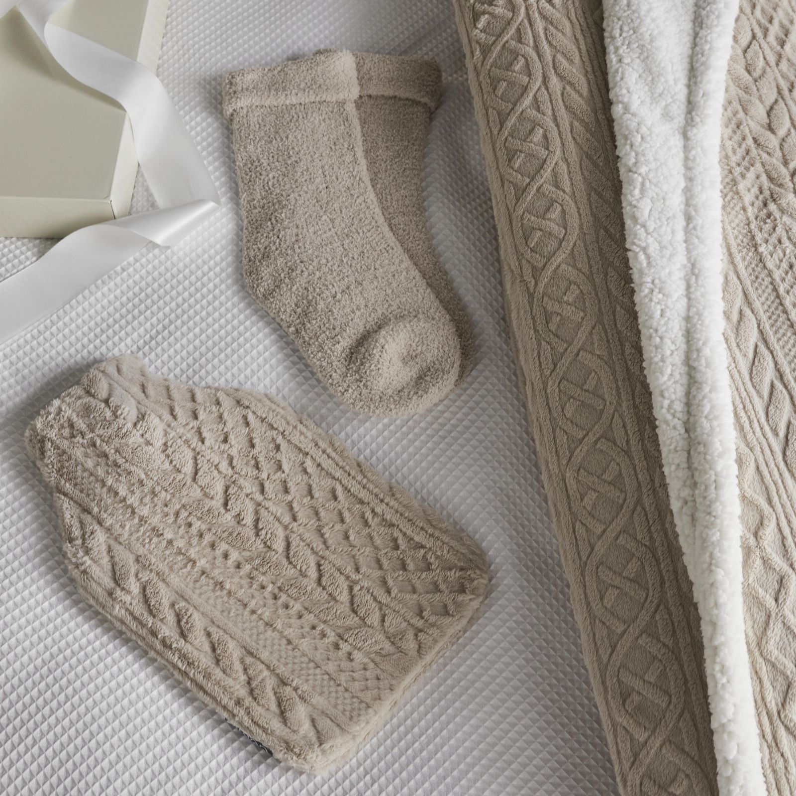 Cozee Home 'The Ultimate Winter Warmth' Giftbox Set