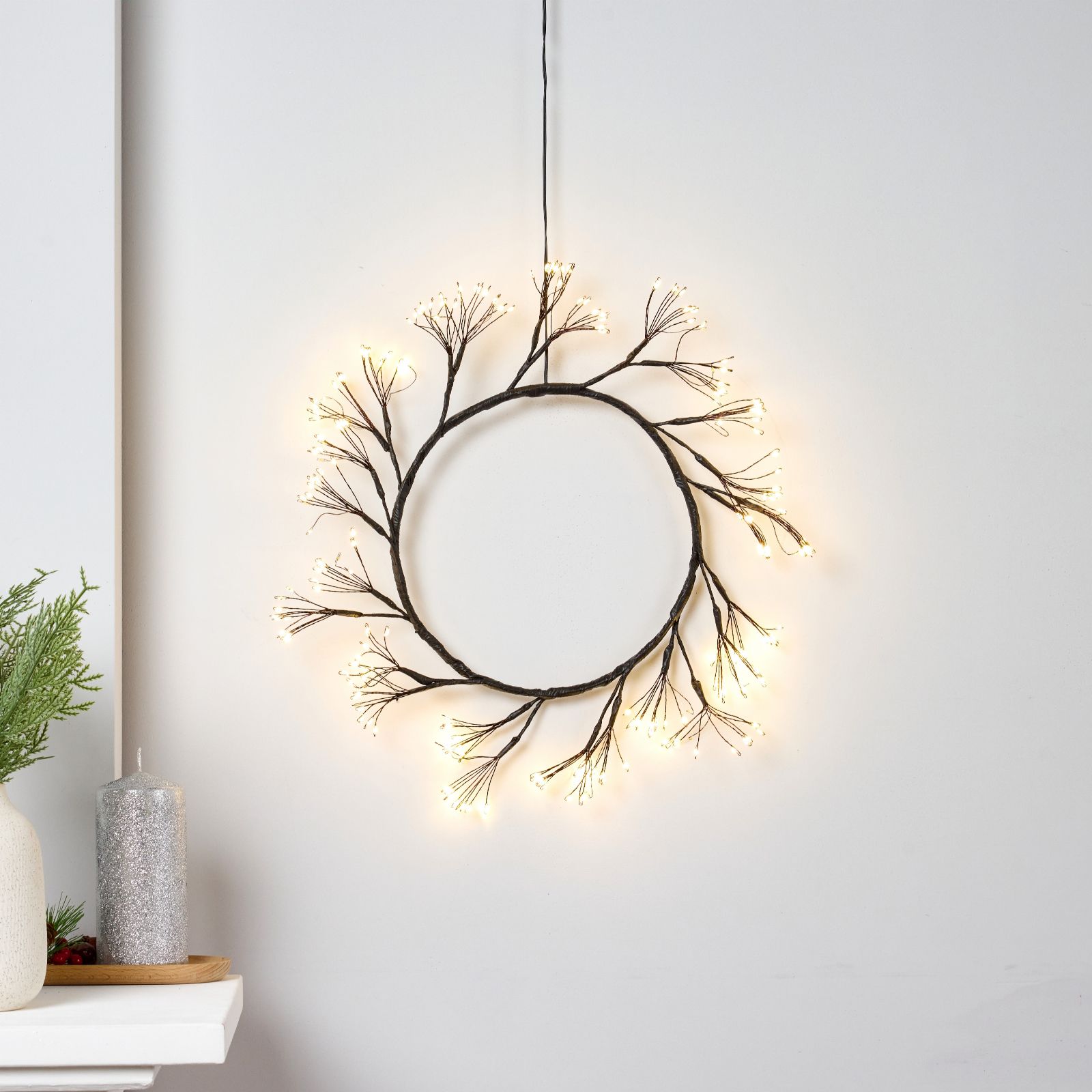 Home Stories 45cm Pre Lit 260 Light Wreath