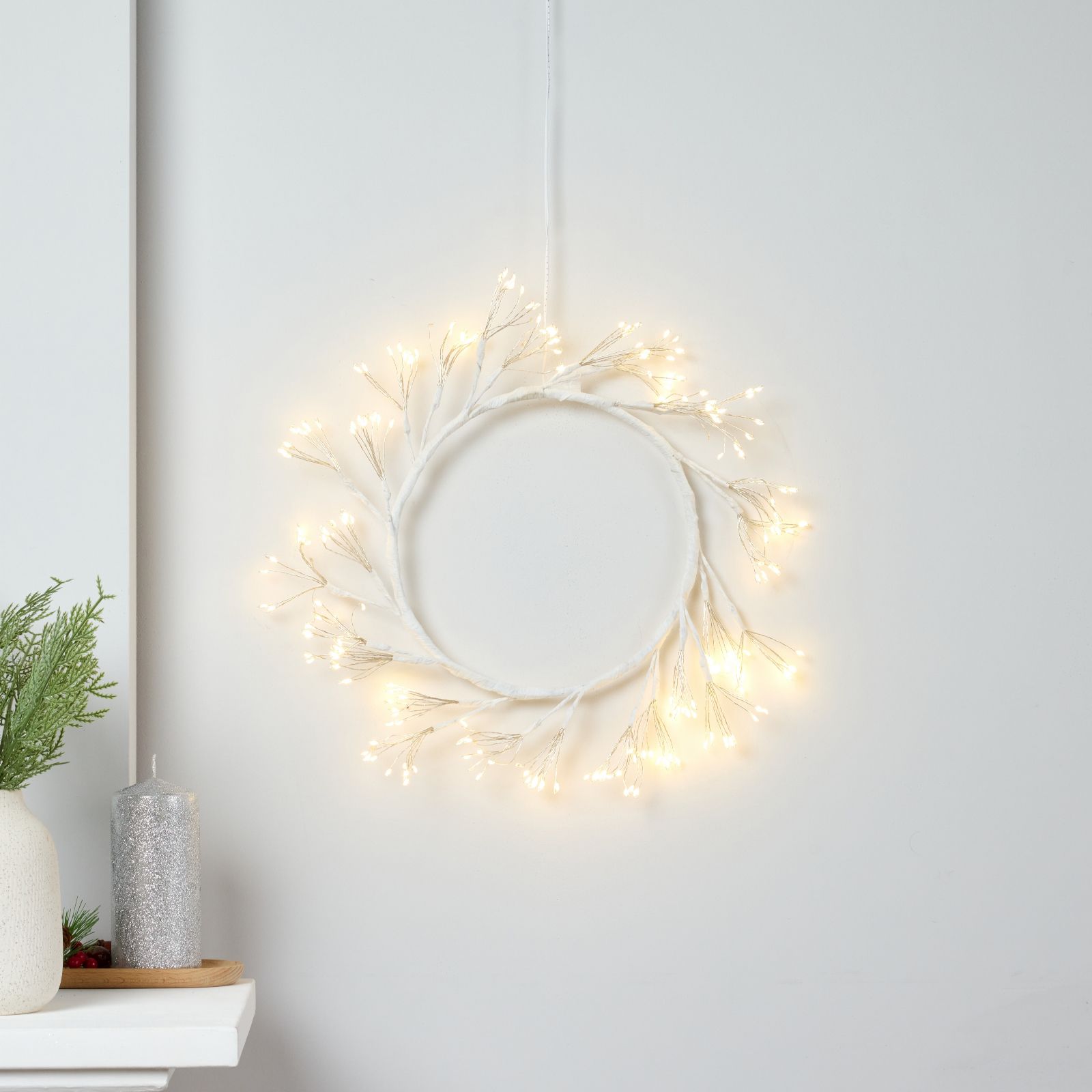 Home Stories 45cm Pre Lit 260 Light Wreath