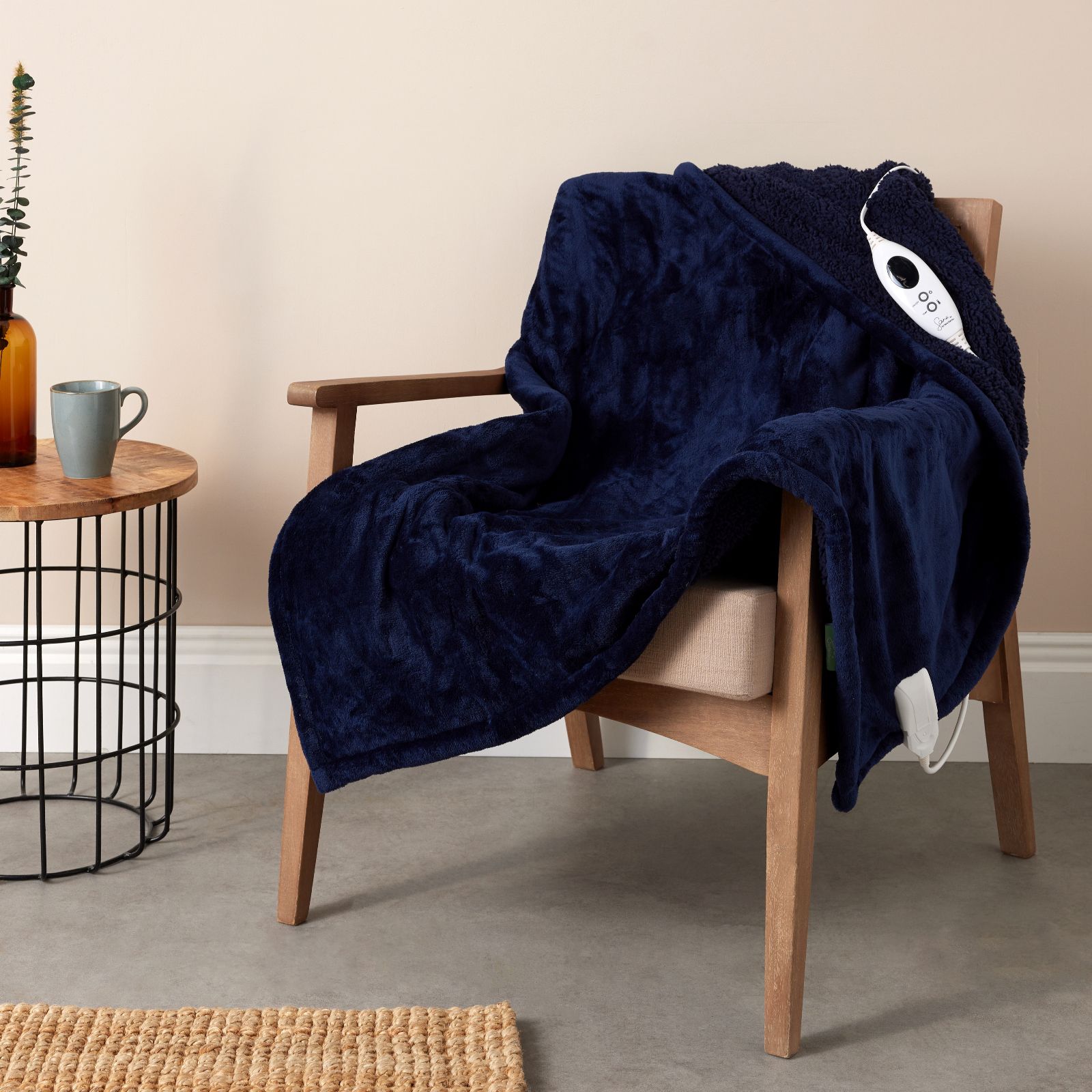 Sara by Sara Davies Snuggly Sherpa Heated Throw with 9 Heat Settings