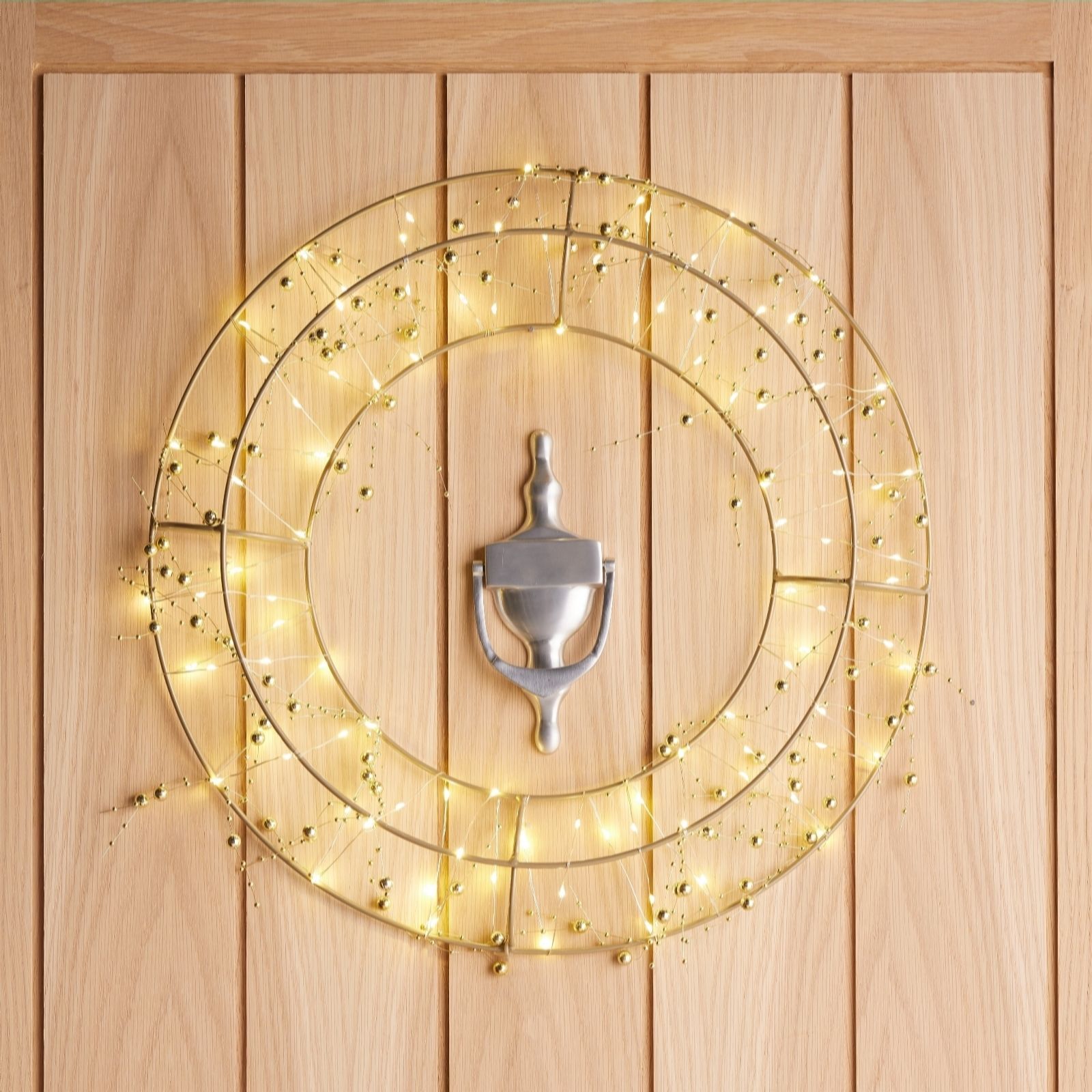 Outlet Sara Davies Gold Pre-Lit Wreath - QVC UK