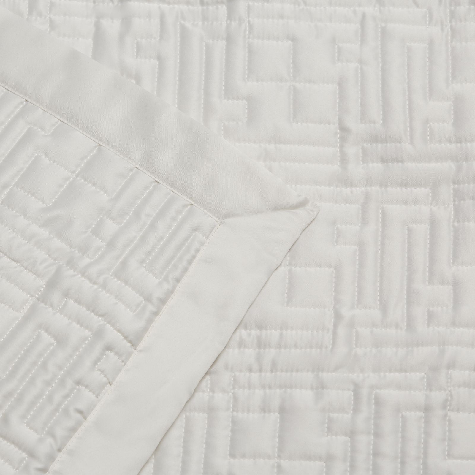 Outlet K by Kelly Hoppen Geo Satin Bedspread and Shams