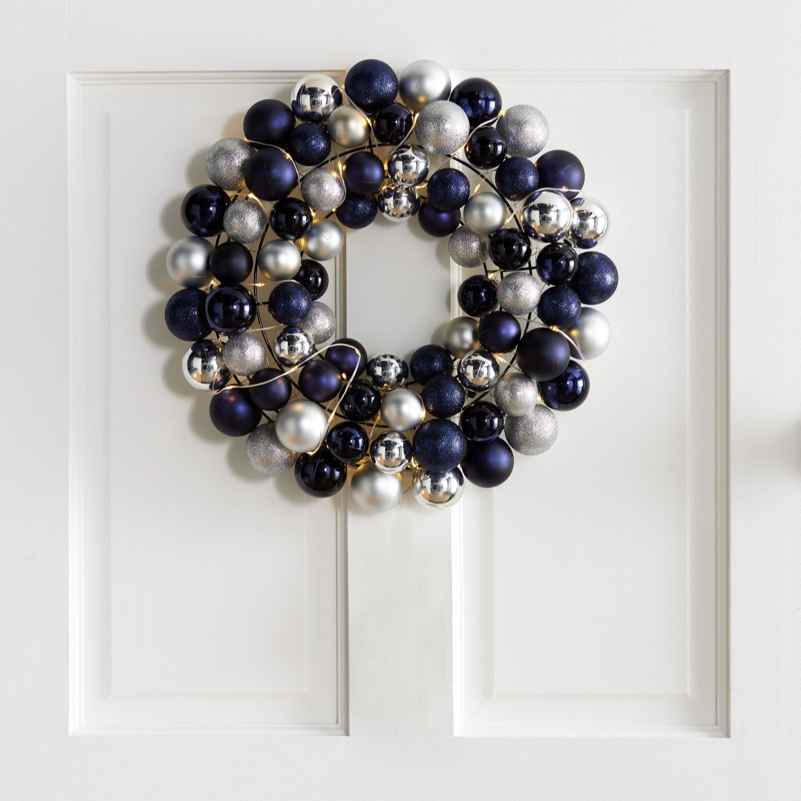 Home Stories 40cm Pre Lit Shatterproof Bauble Wreath