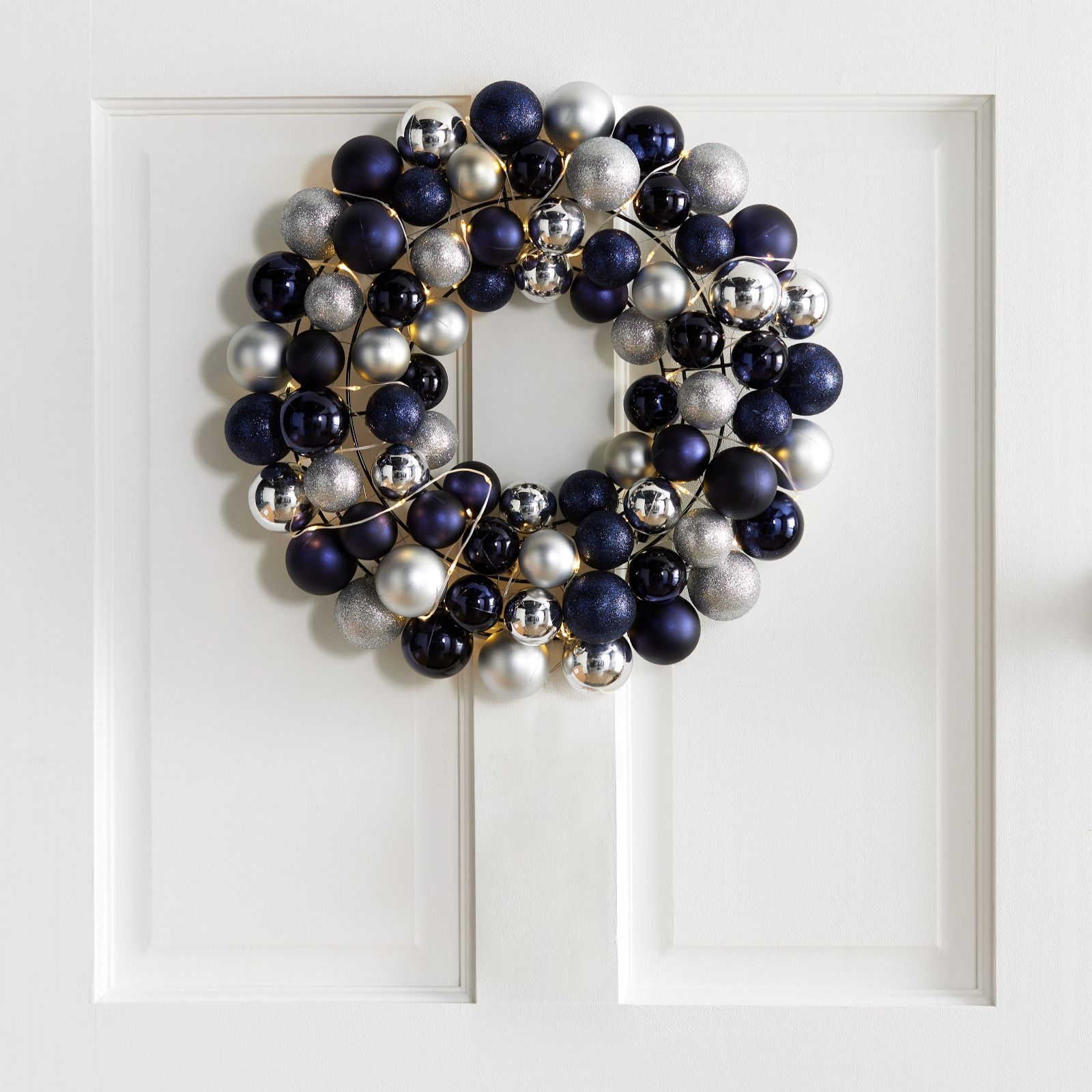 Home Stories 40cm Pre Lit Shatterproof Bauble Wreath