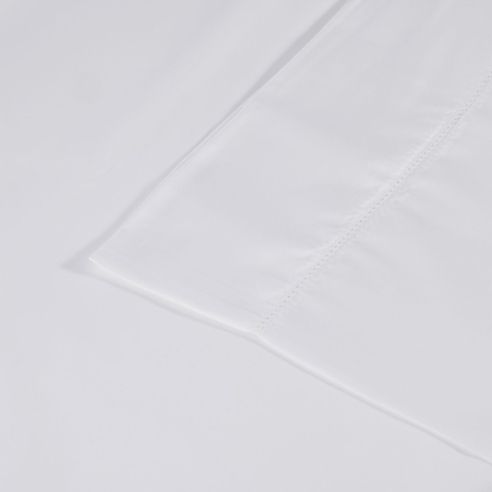 Northern Nights 400TC Cotton Tencel Flat Sheet with Stitch Detail