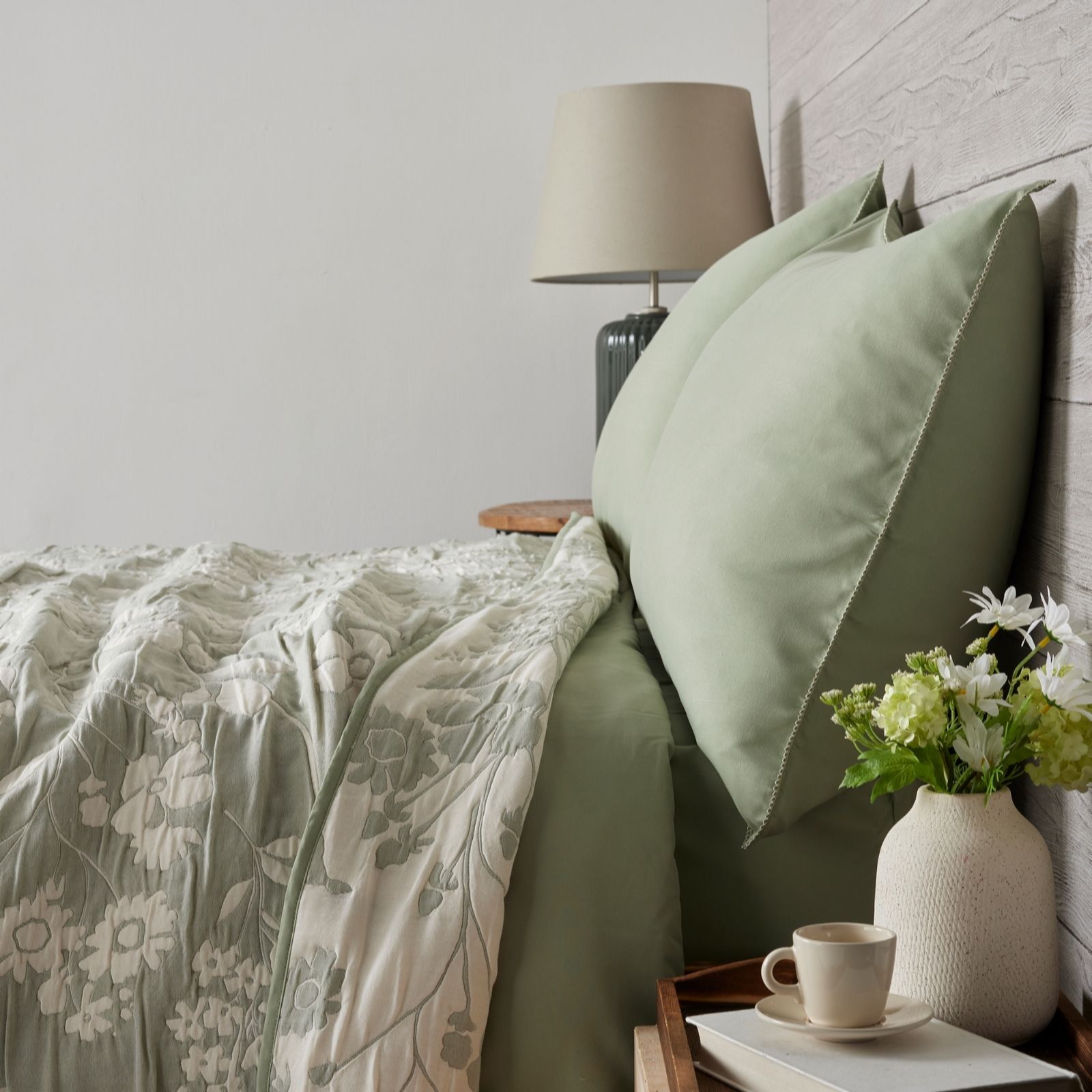 Cozee Home Reversible Floral Matelasse Throw