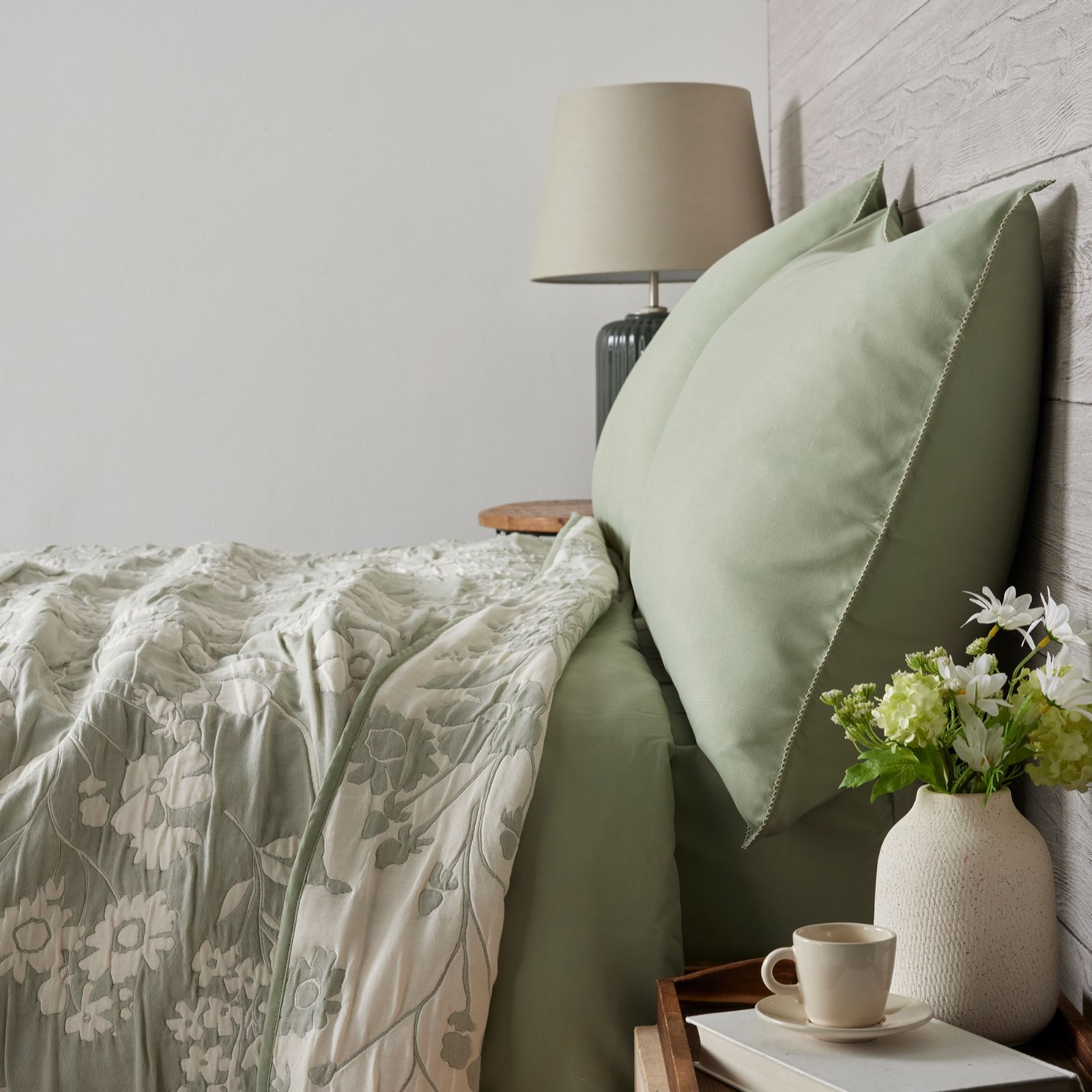 Cozee Home Reversible Floral Matelasse Throw