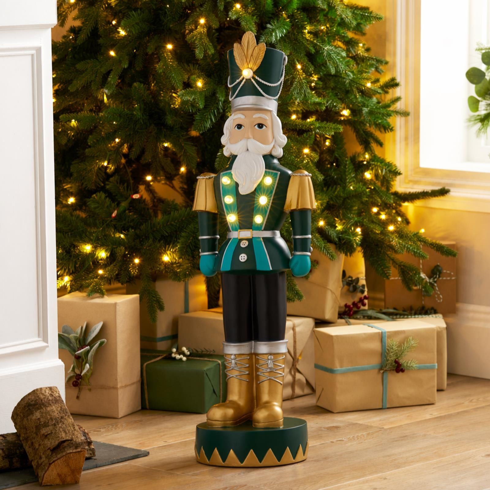 Outlet Festive 80cm Pre Lit Nutcracker