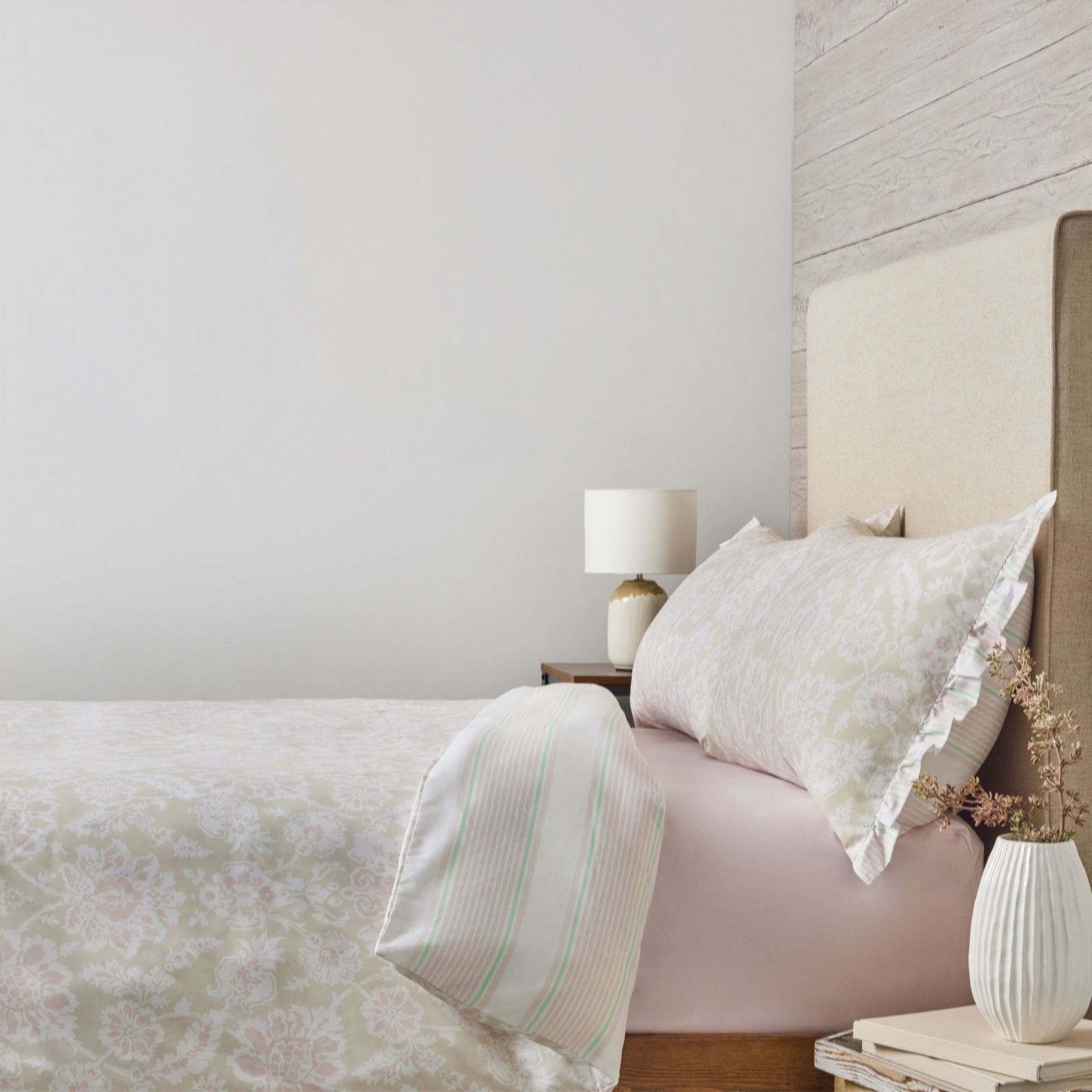 Supersoft by Cozee Home Cot swolds Reversible Floral & Stripe 4 Piece Duvet Set