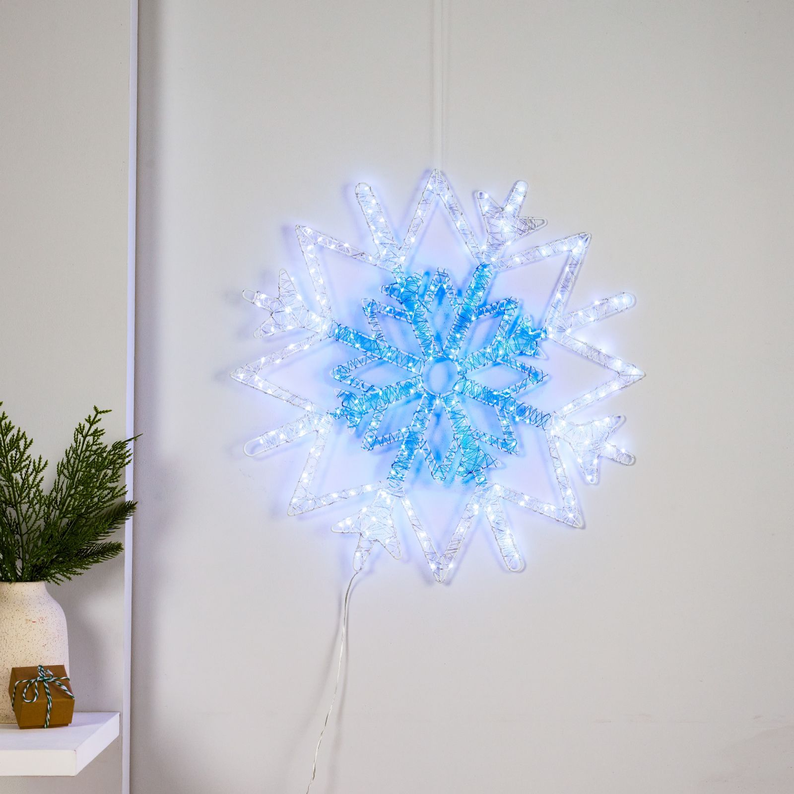 Festive Indoor / Outdoor Pre Lit Twinkling Light Decor