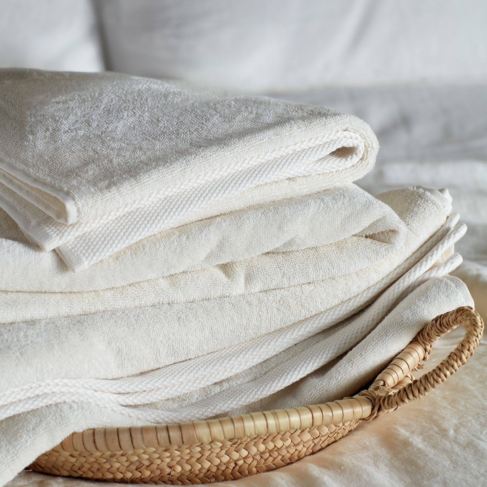 Secret Linen Store Luxury 100% Cotton 4 Piece Sheet & Hand Towel Bundle