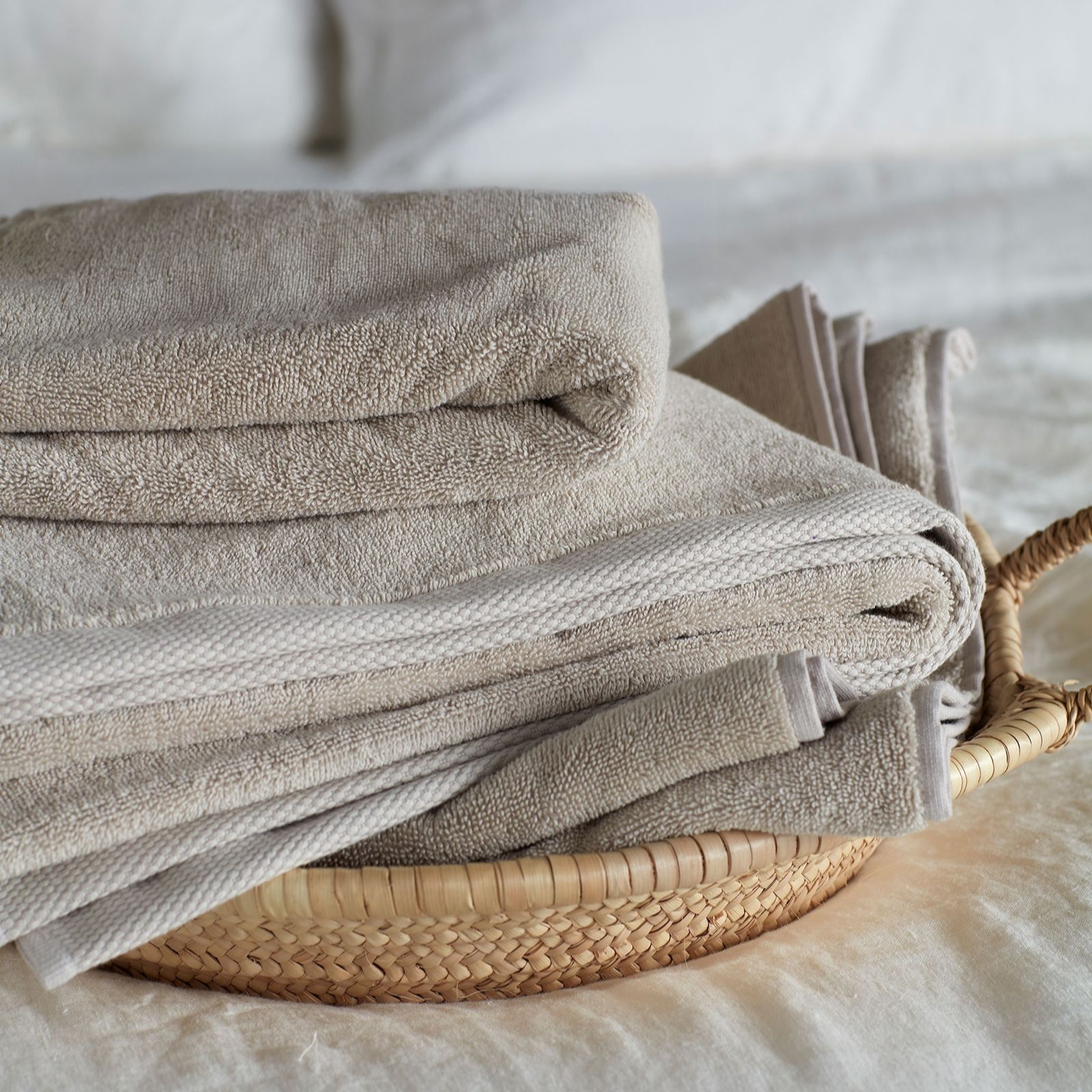 Secret Linen Store Luxury 100% Cotton 4 Piece Sheet & Hand Towel Bundle