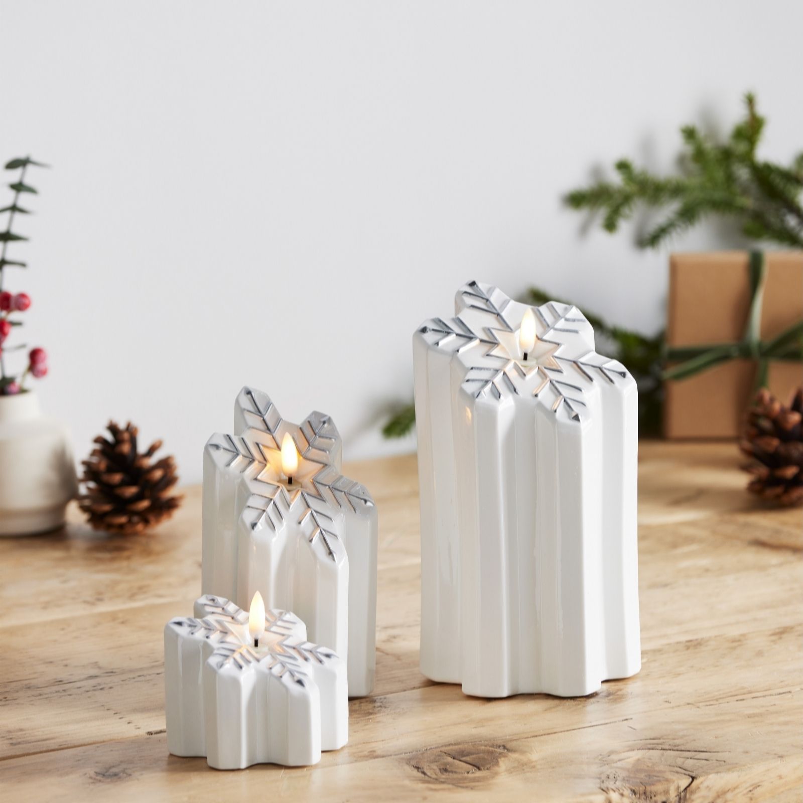 Outlet Home Reflections Ceramic Snowflake Pre-Lit Candles