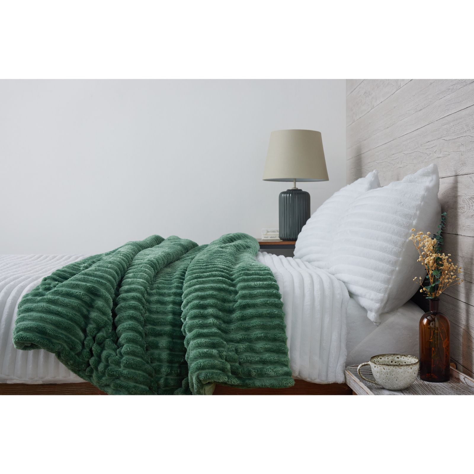 Outlet Cozee Home Ribbed Filled Cocoon Bedspread