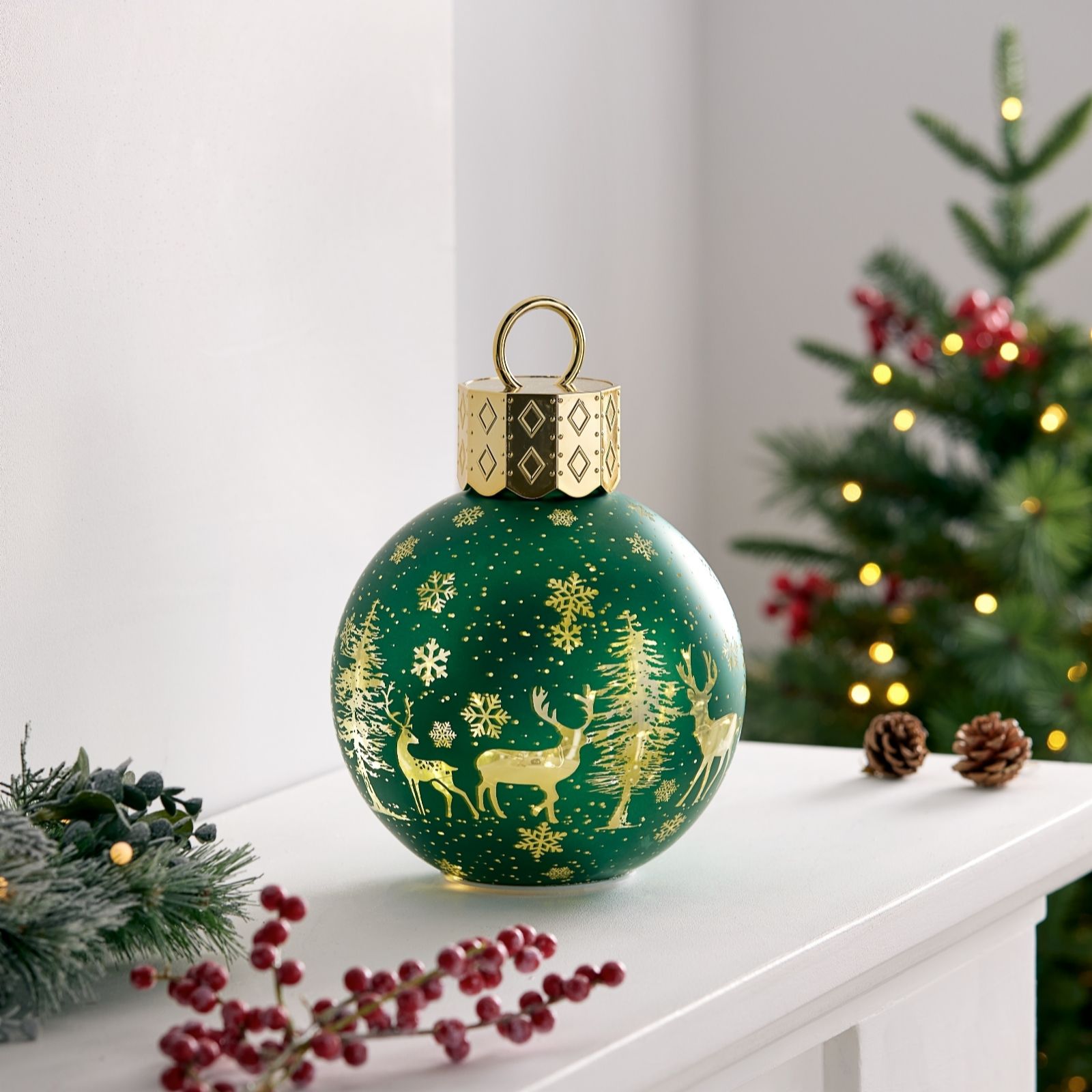Outlet Home Stories 20cm Pre-Lit Rotating Christmas Scene Bauble