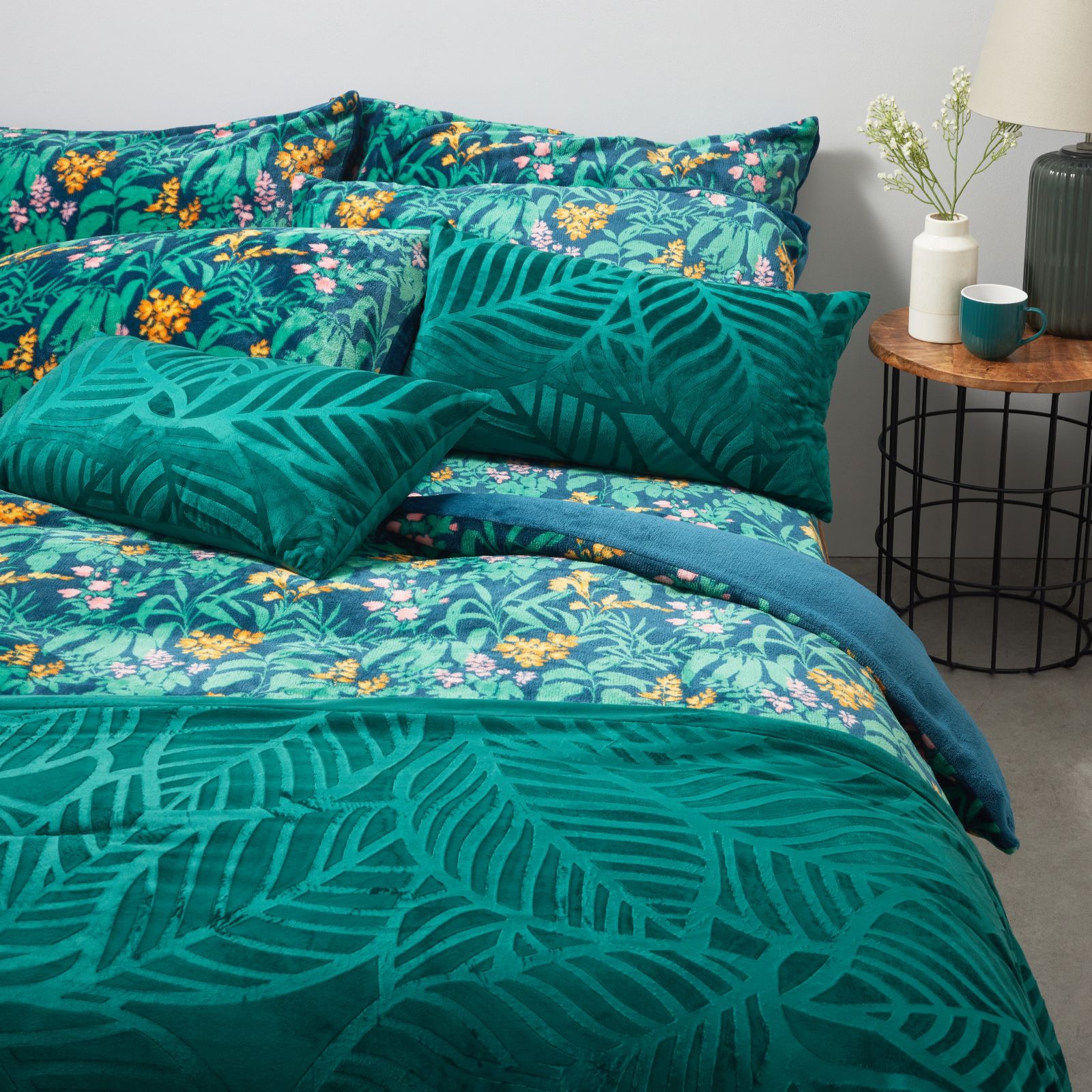 Outlet Cozee Home Velvetsoft Set of 2 Jewelled Florals Printed Pillowcases