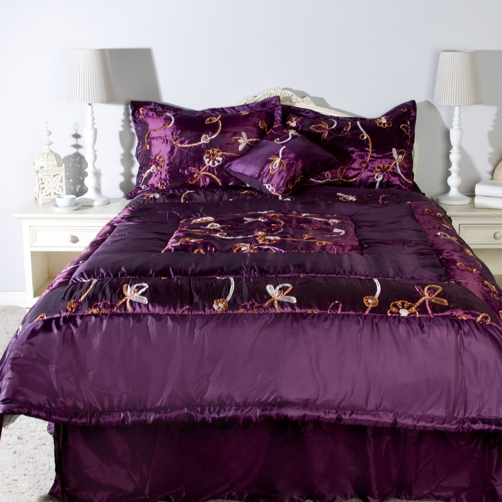Ribbon Applique Floral Pattern Embroidery Detail Comforter Set