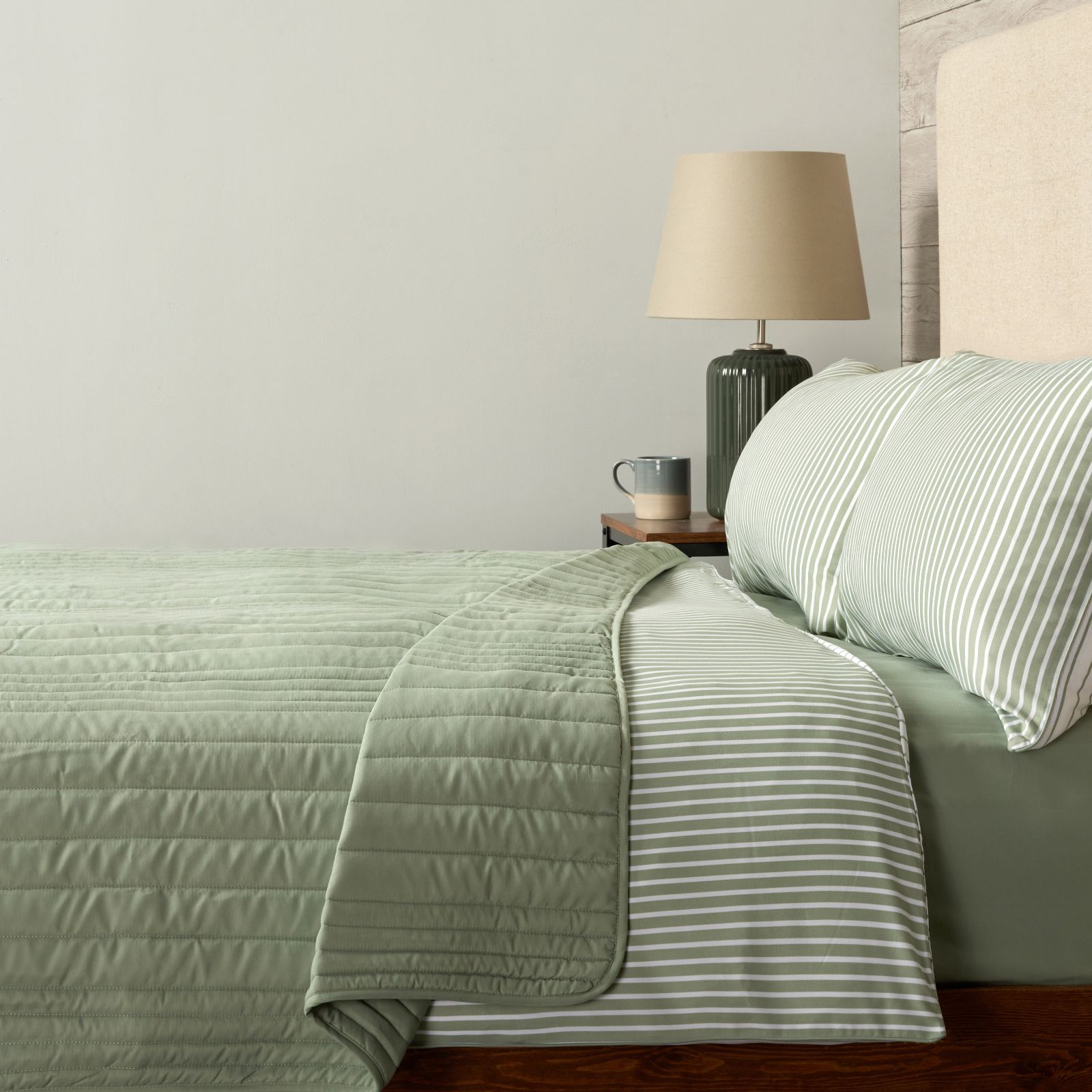 Cozee Home Lightweight Channel Stitch Bedspread