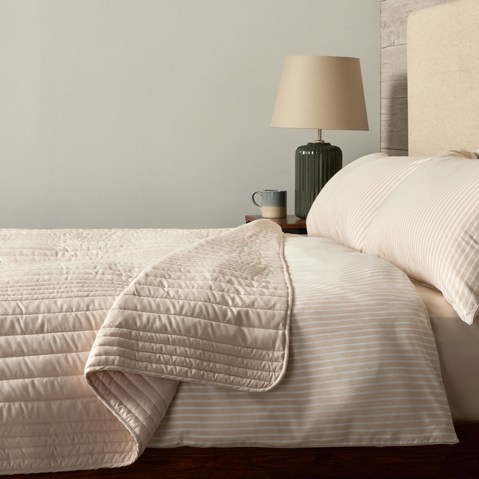 Cozee Home Lightweight Channel Stitch Bedspread