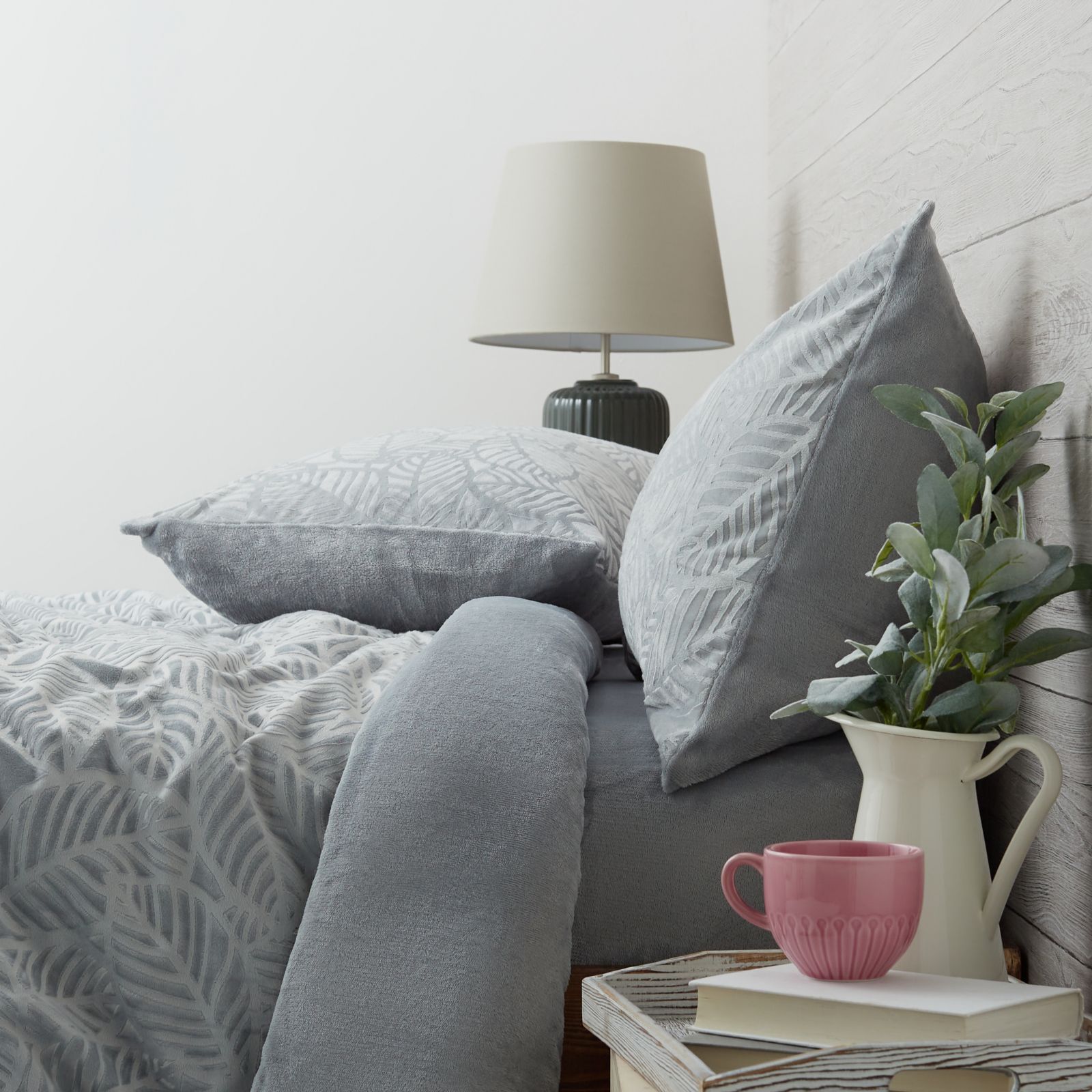 Cozee Home Leaf Tufted Velvetsoft 4 Piece Duvet Set