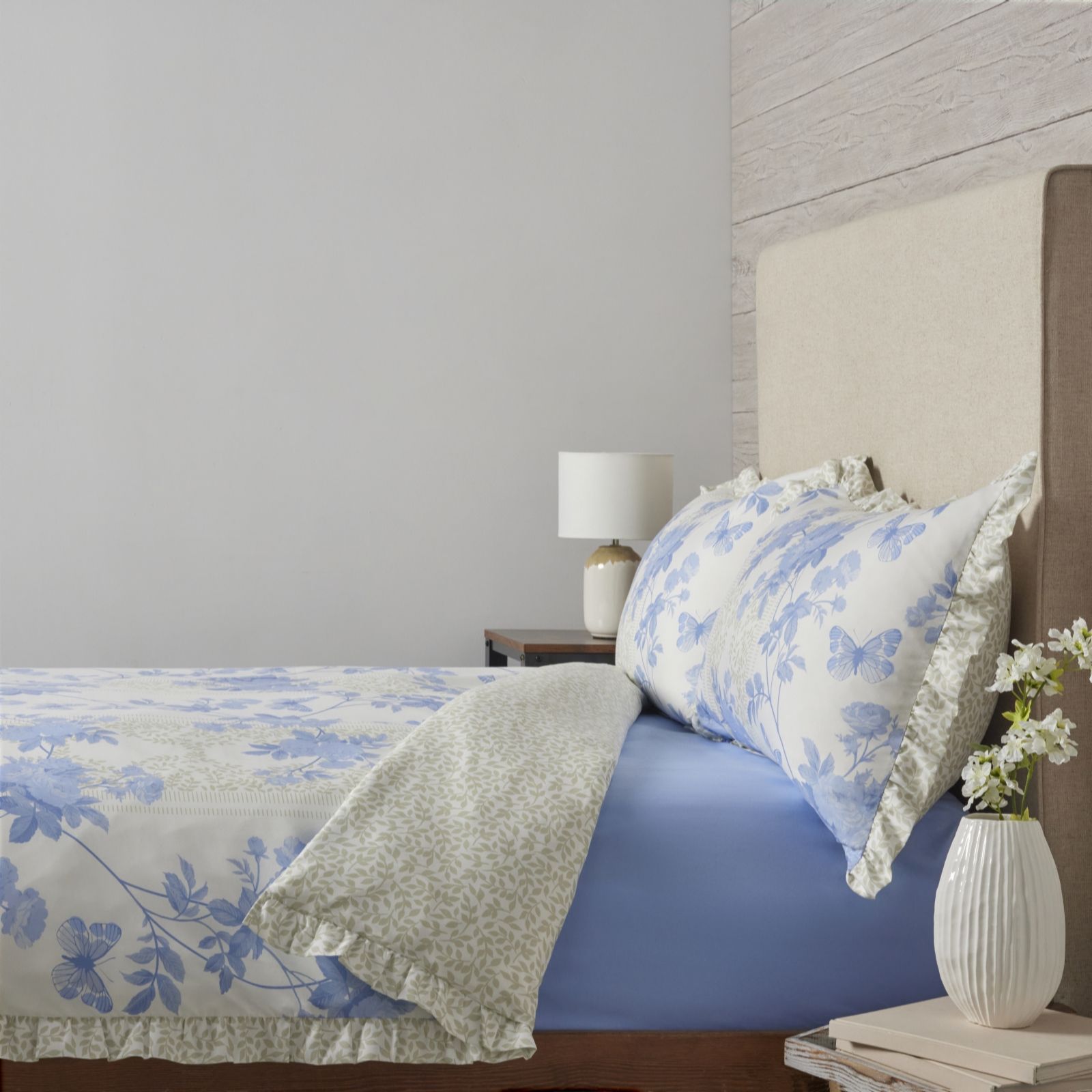 Outlet Cozee Home Bordeaux Floral 4 Piece Duvet Set with Frill