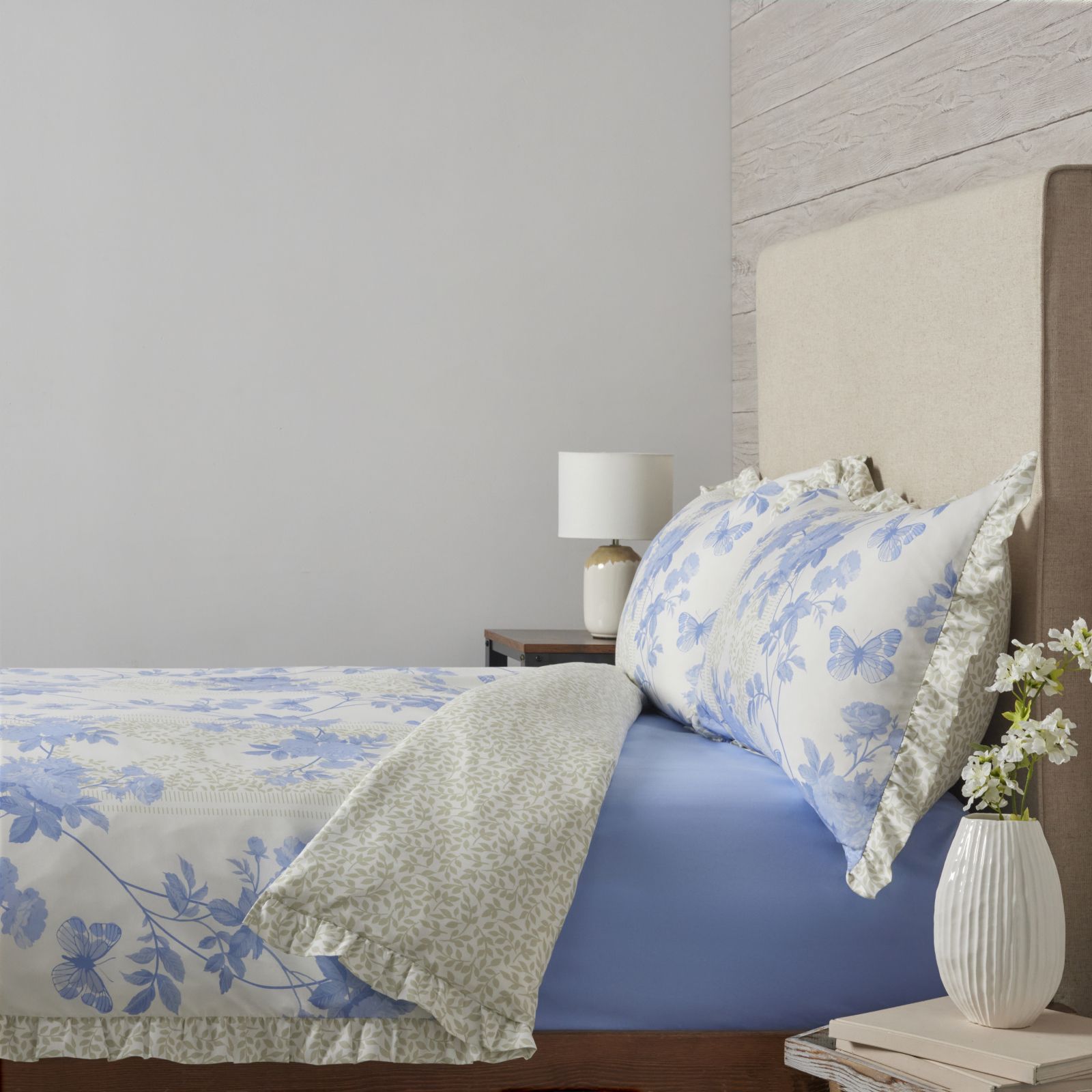 Outlet Cozee Home Bordeaux Floral 4 Piece Duvet Set with Frill