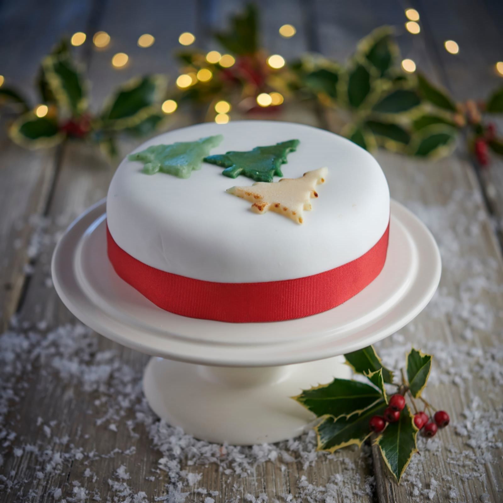 The Original Cake Company 1.1kg Iced Round Christmas Cake - QVC UK