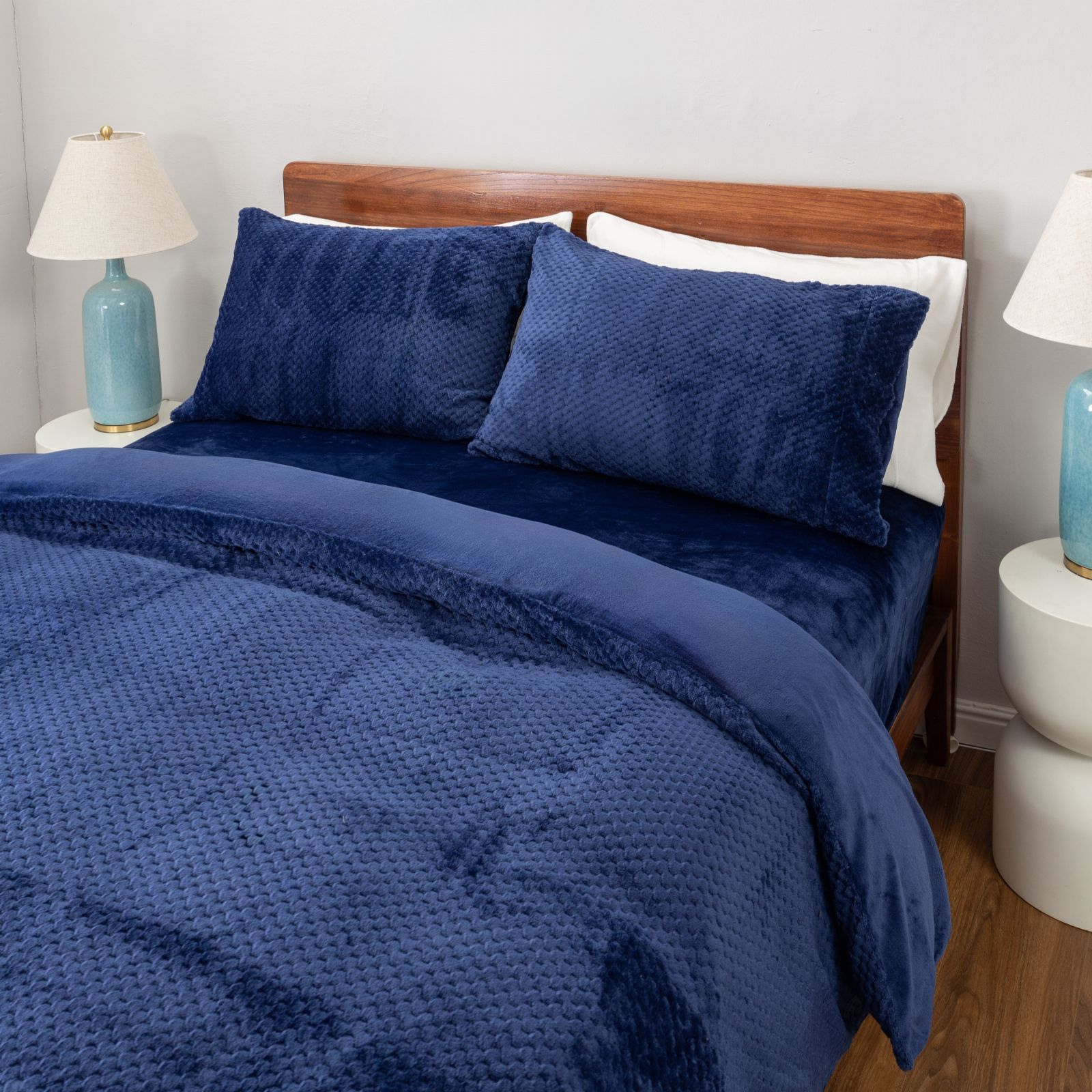 Cozee Home Spot Dobby Velvetsoft 4 Piece Duvet Set