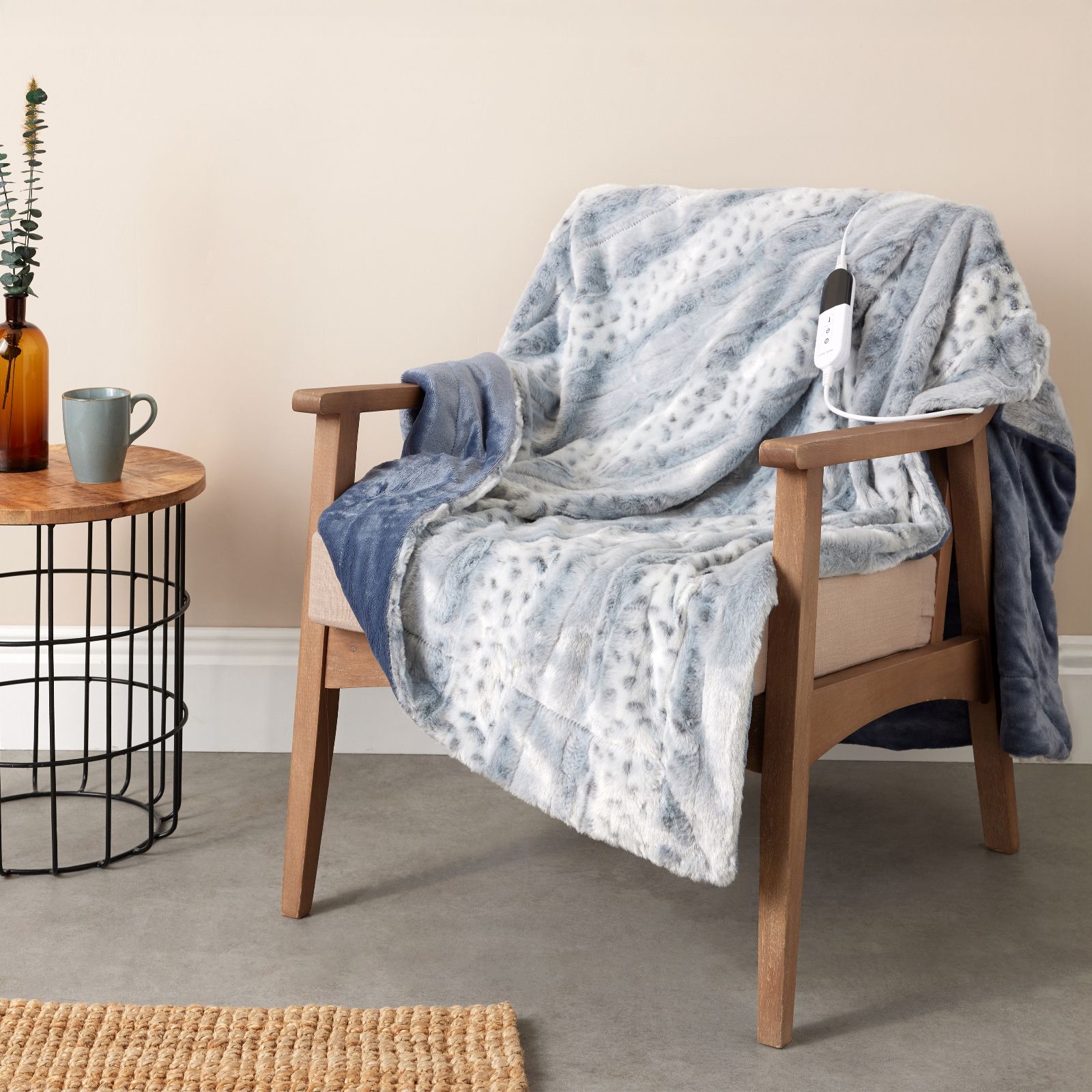 Cozee Home Print Faux Fur and Velvetsoft Throw with 9 Heat Settings