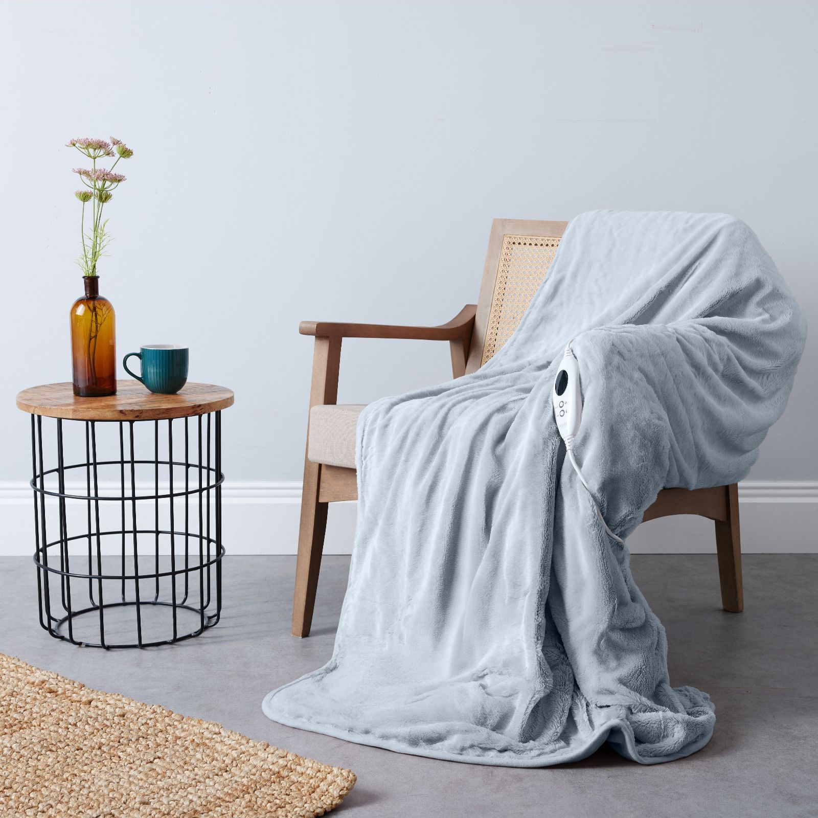 Cozee Home Family Sized Faux Fur & Velvetsoft HeatedThrow w/ 9 Heat Settings