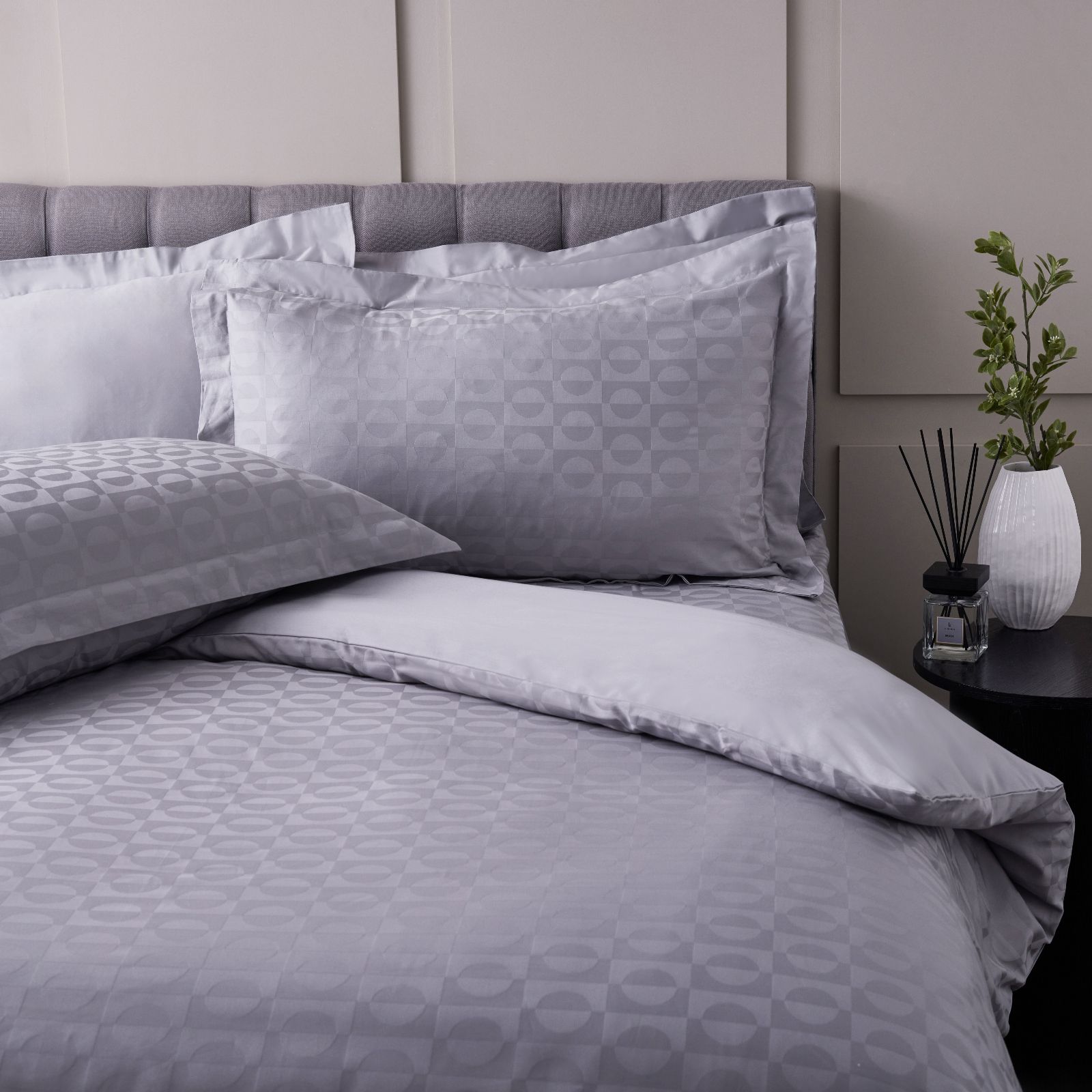 Outlet K By Kelly Hoppen 400TC 6 Piece Jacquard Duvet Set