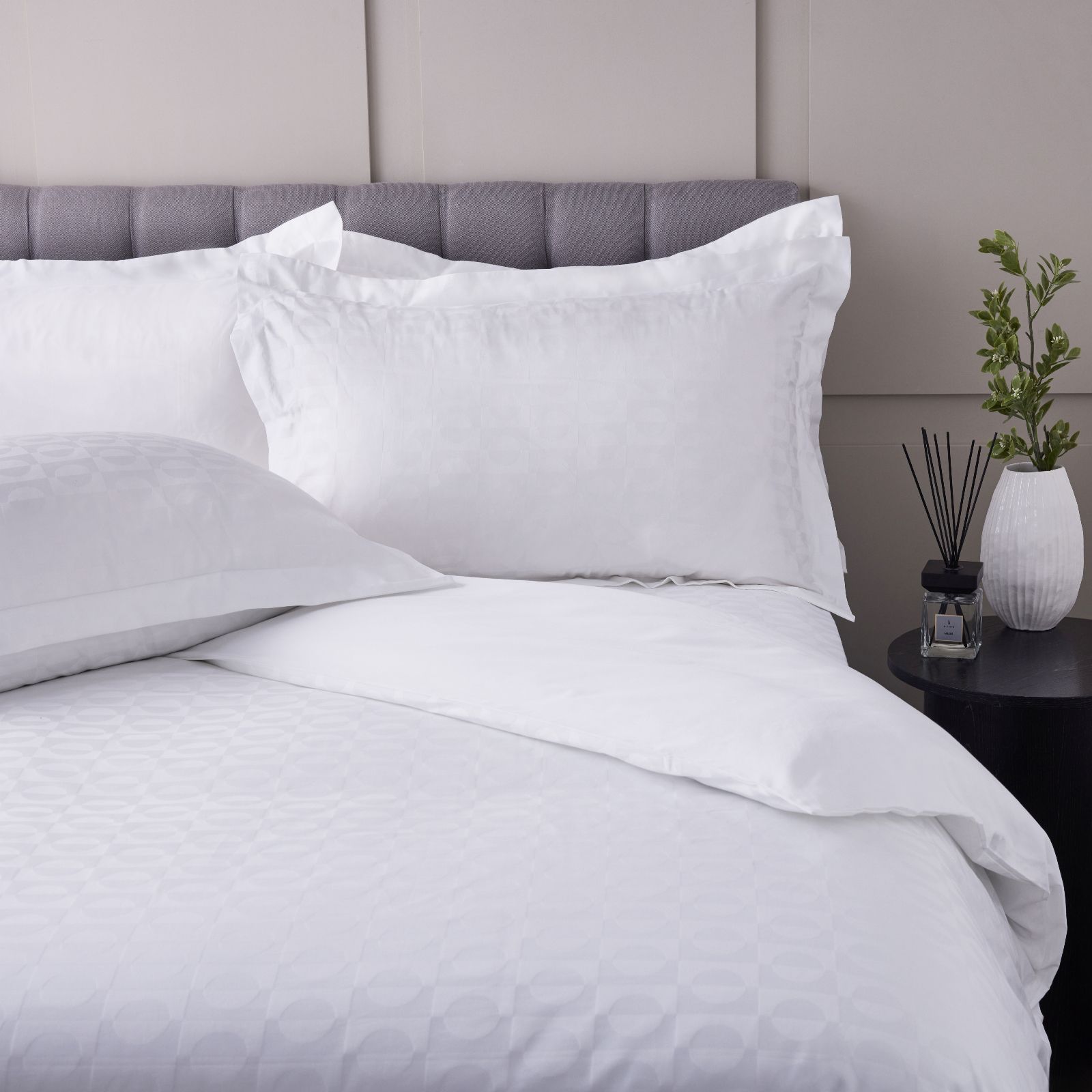 Outlet K By Kelly Hoppen 400TC 6 Piece Jacquard Duvet Set
