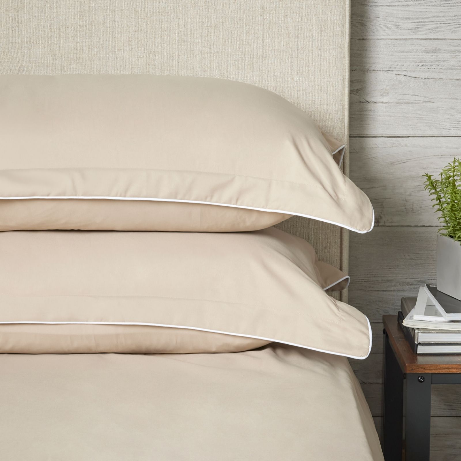 Supersoft by Cozee Home Set of 2 Standard Pillowcases with Contrast Piping