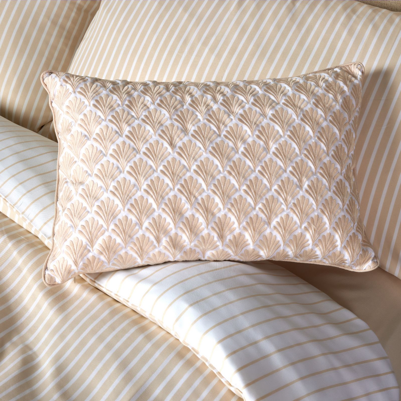 Outlet Cozee Home Embroidered Geo Rectangle Cushion