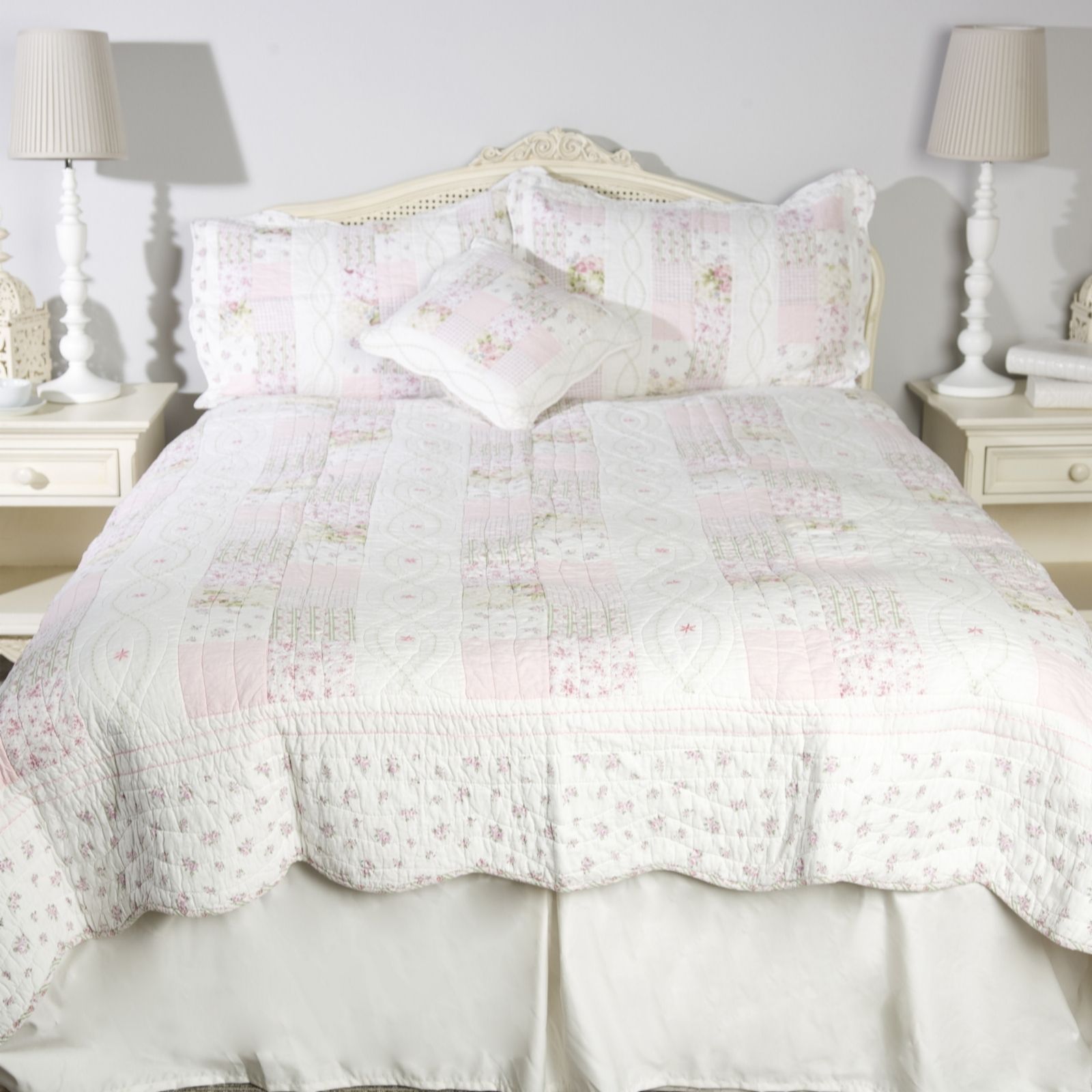 Ditsy Floral Entwining Detail Scalloped Edge All Cotton Quilt Qvc Uk