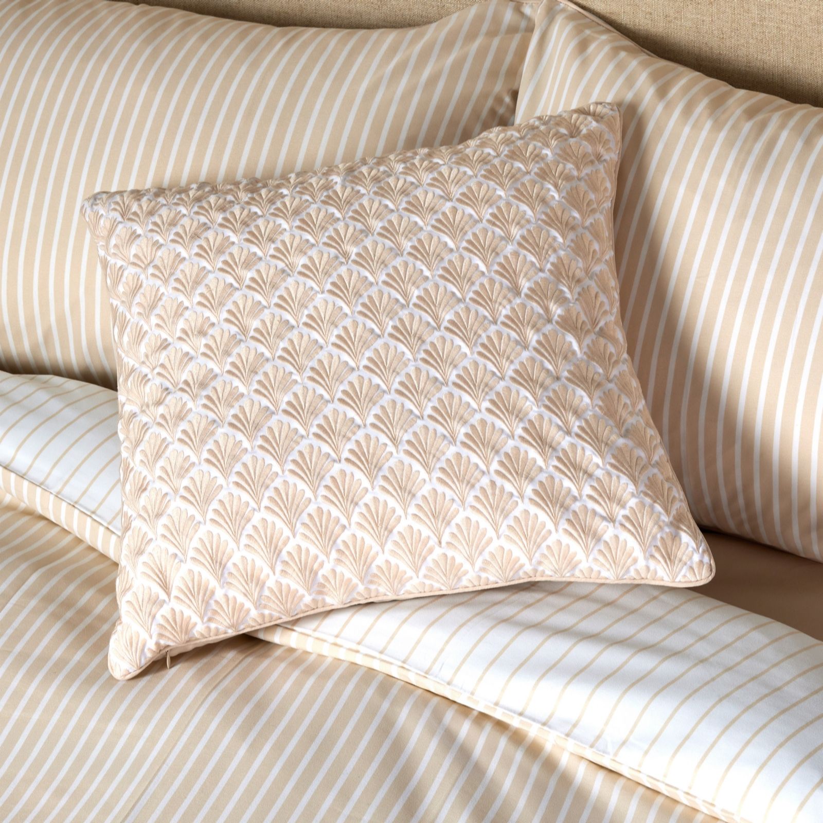 Outlet Cozee Home Embroidered Geo Square Cushion