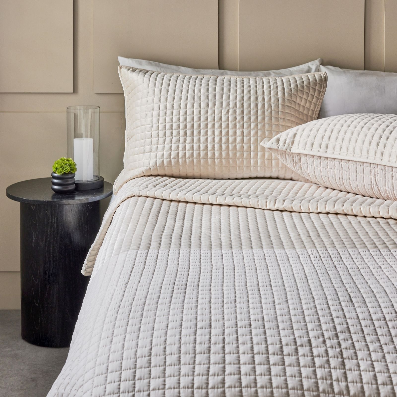 Outlet Kelly Hoppen Quilted Bedspread and Set of 2 Pillowcases