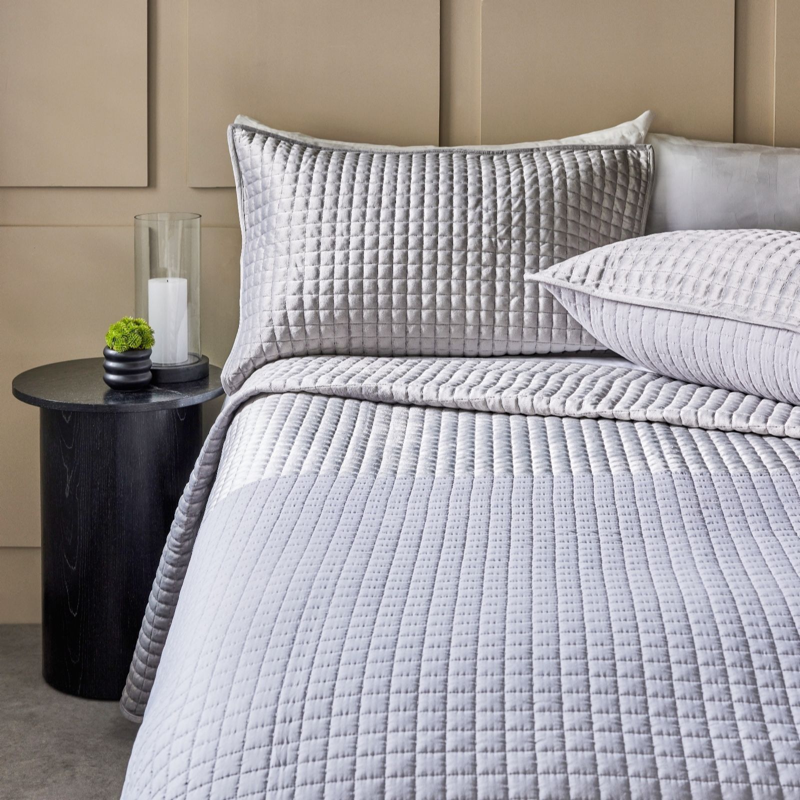 Outlet Kelly Hoppen Quilted Bedspread and Set of 2 Pillowcases