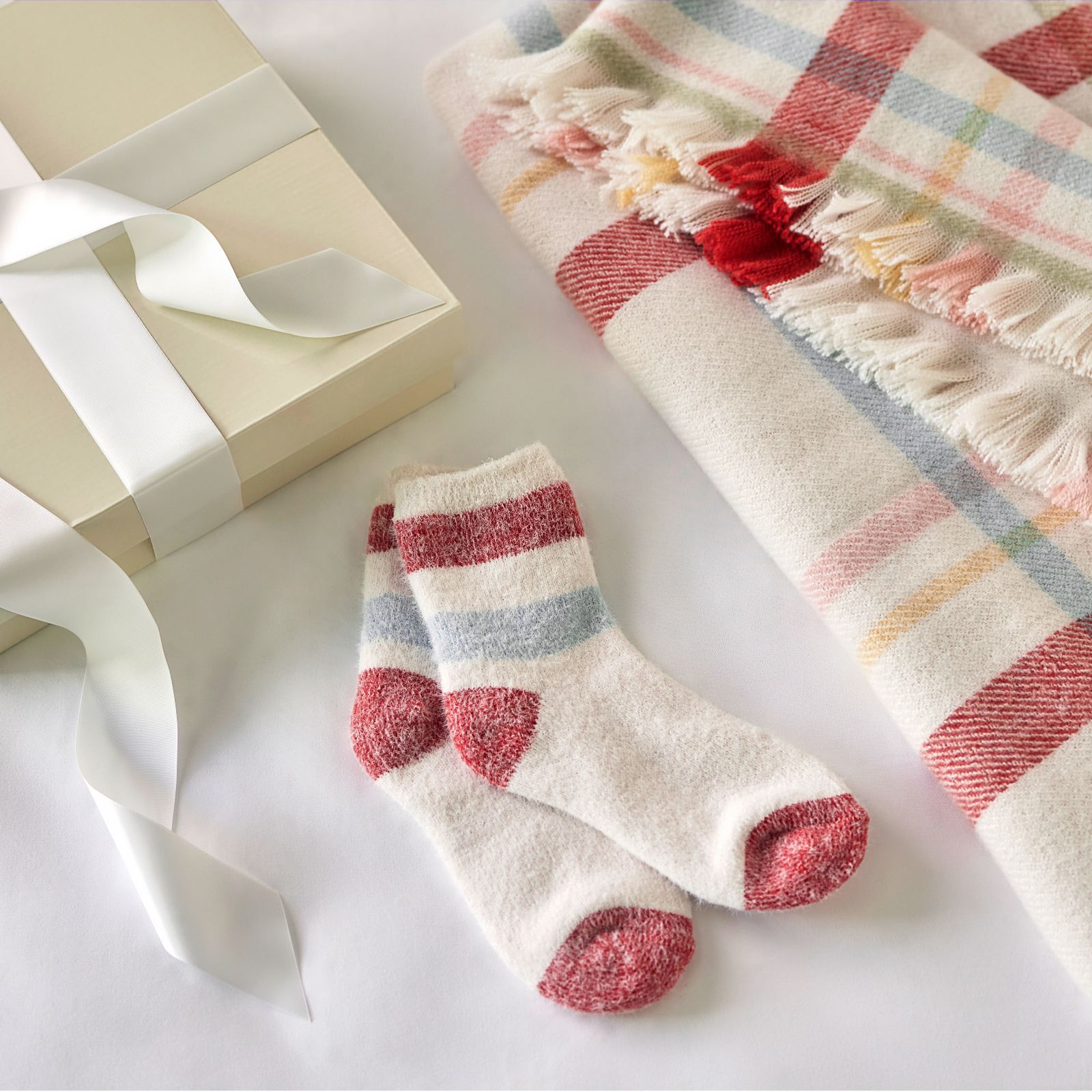 Cozee Home 'The Gift of Comfort' Throw and Socks Giftbox