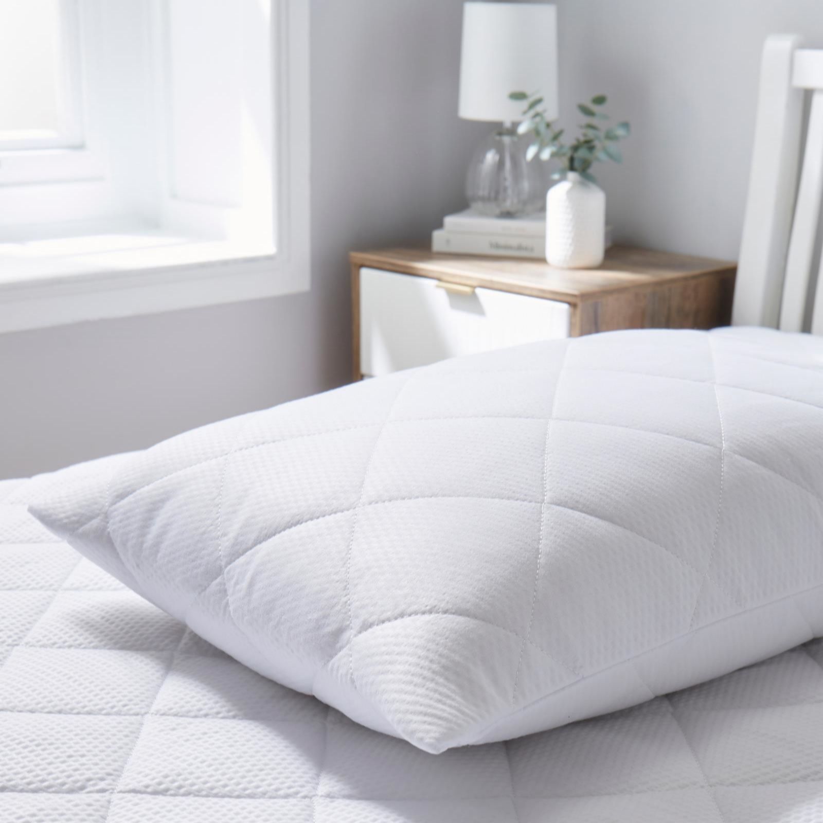The Fine Bedding Company Breathe Pillow Protector