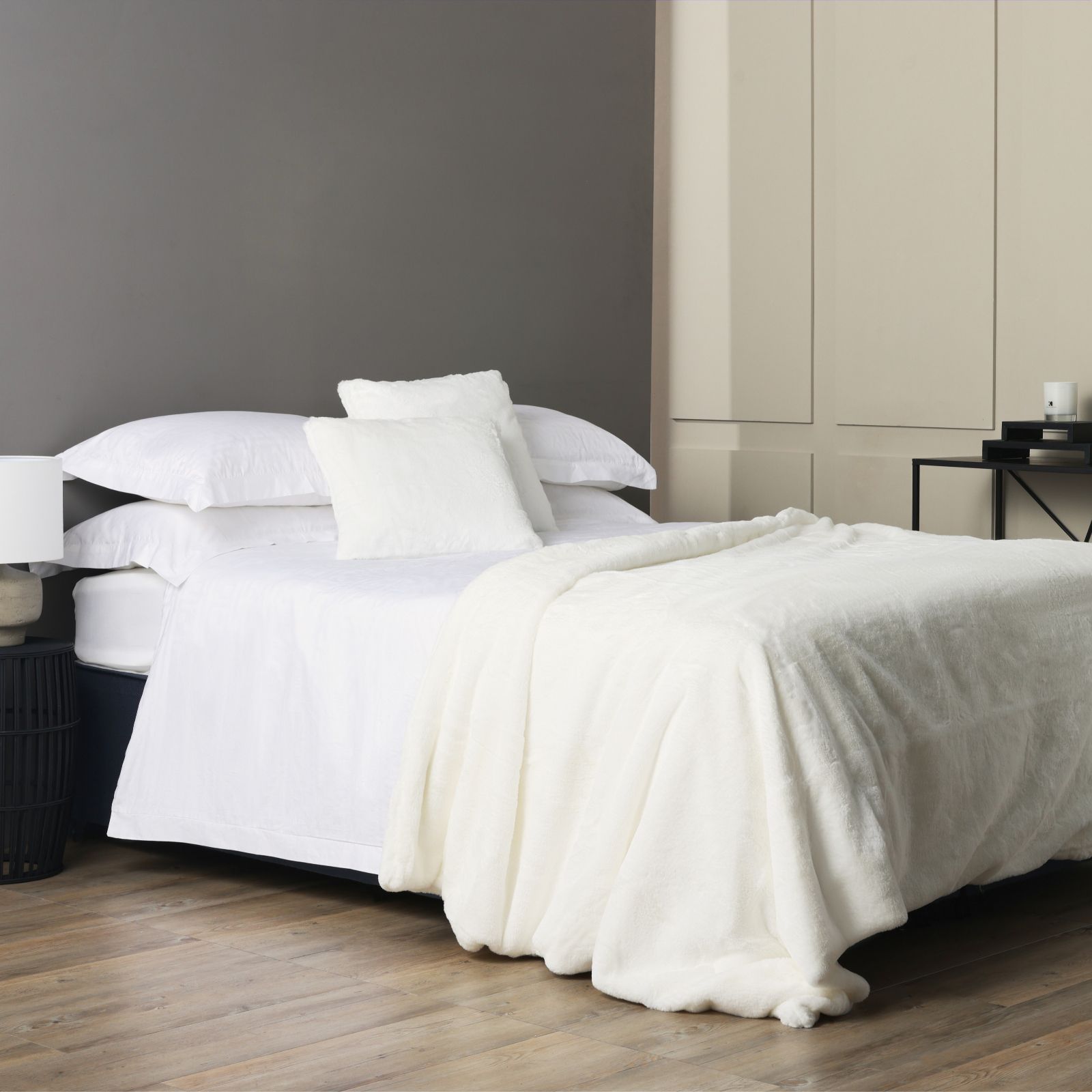 Outlet K by Kelly Hoppen Luxury Faux Fur Throw & Set of 2 Cushions