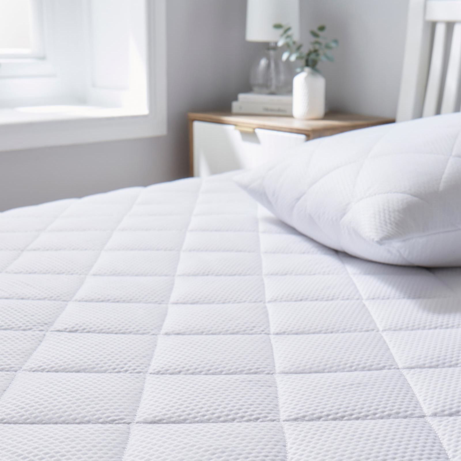 The Fine Bedding Company Breathe Mattress Protector