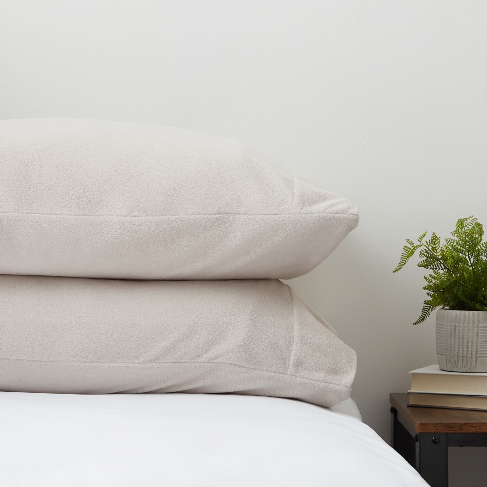 Cozee Home Set of 2 Fleece Housewife Pillow Cases