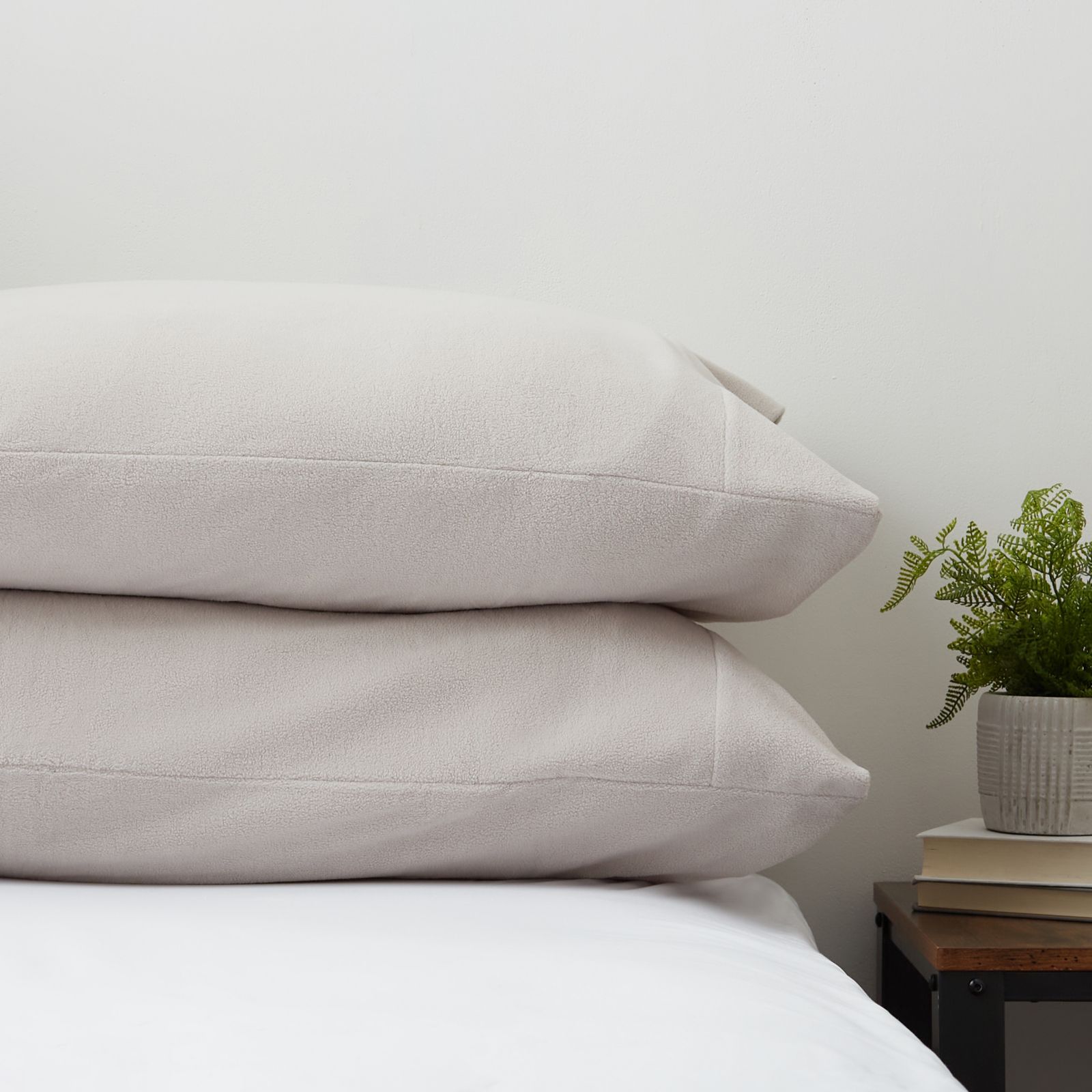 Cozee Home Set of 2 Fleece Housewife Pillow Cases