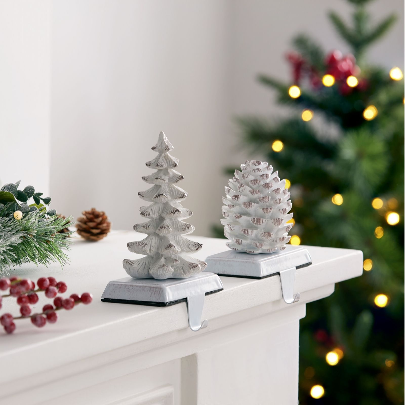 Home Stories Set of 2 Tree and Pinecone Stocking Hanger